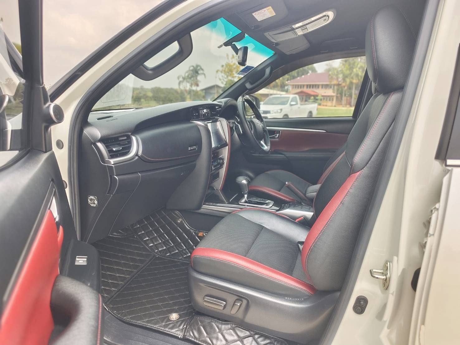 Toyota Fortuner 2.4 Leader SUV AT 2022