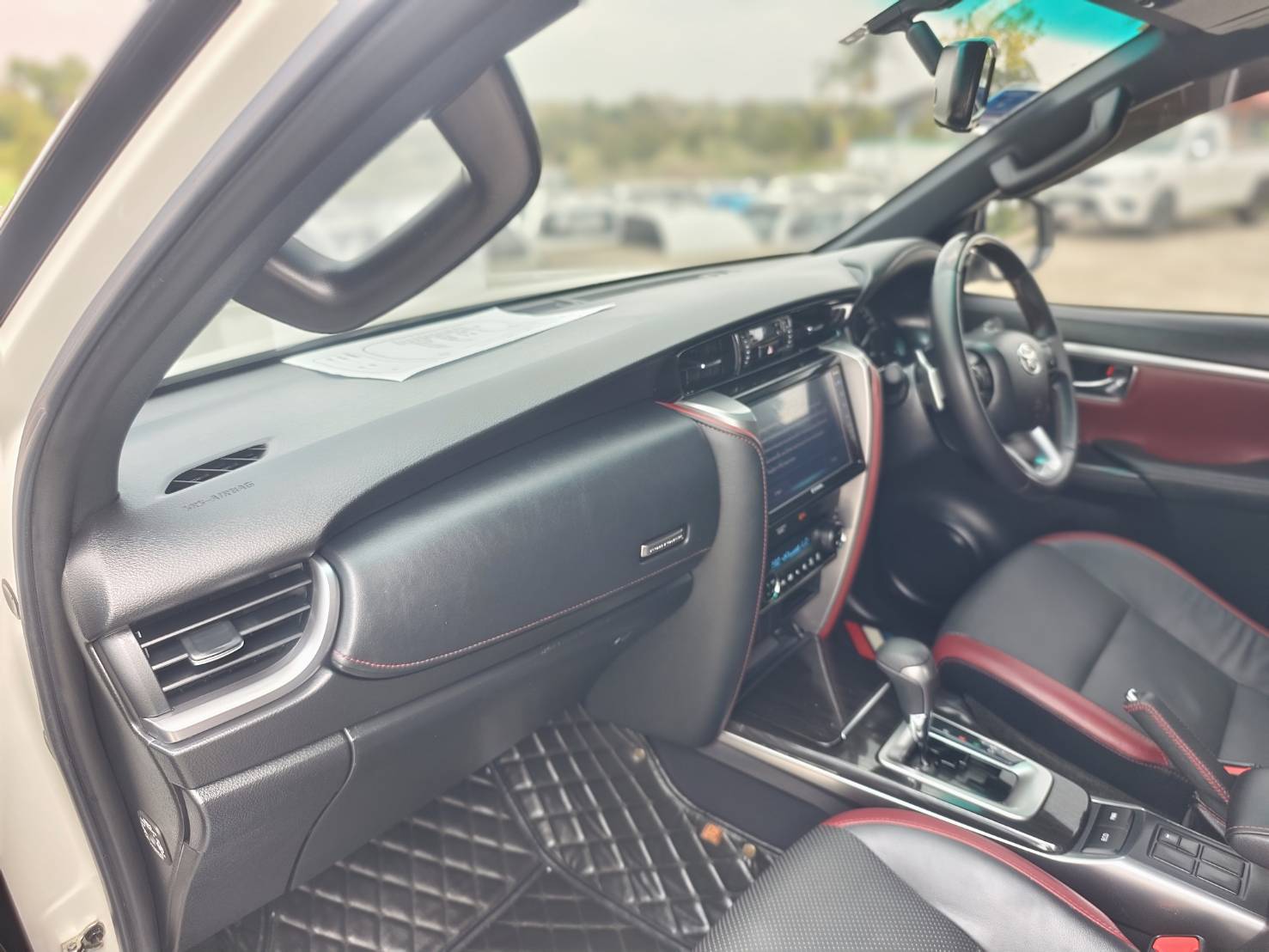Toyota Fortuner 2.4 Leader SUV AT 2022