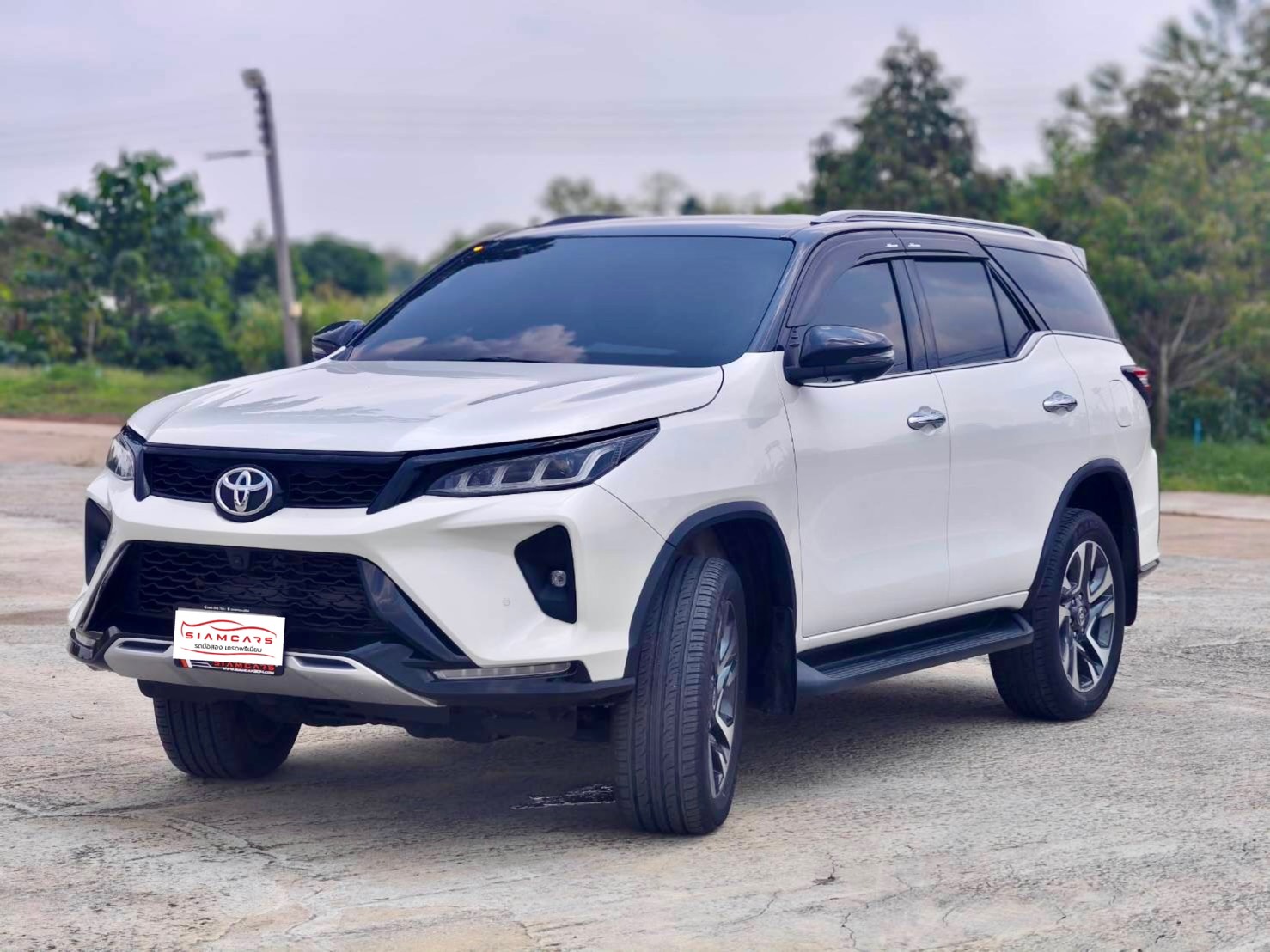 Toyota Fortuner 2.4 Leader SUV AT 2022