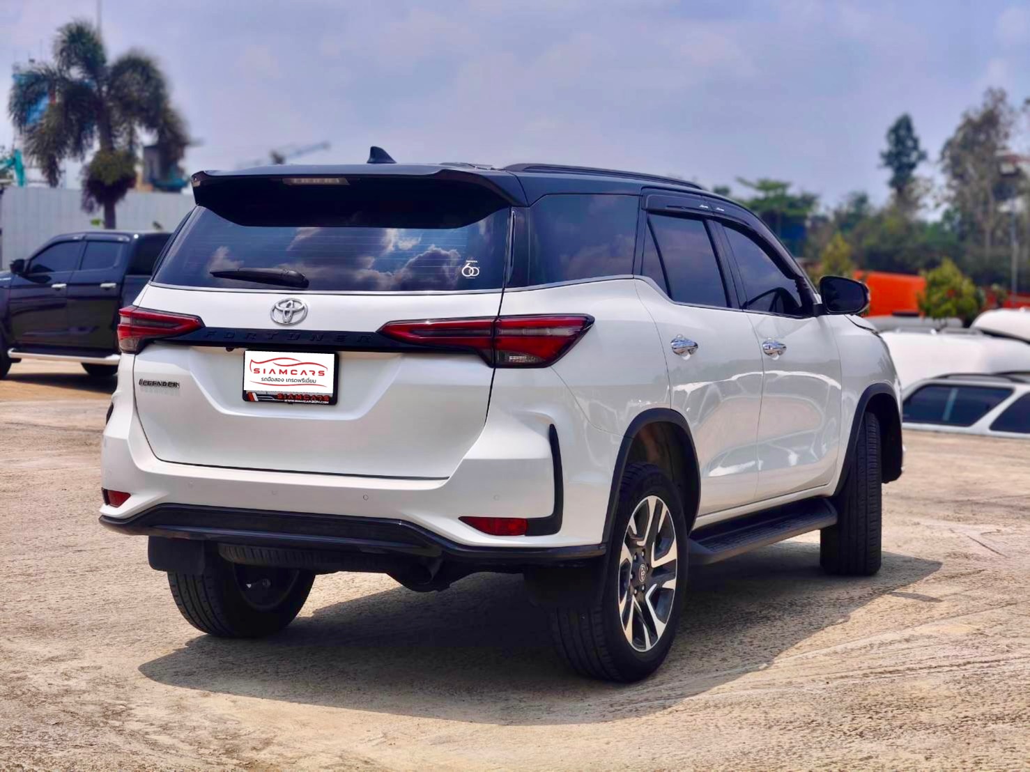 Toyota Fortuner 2.4 Leader SUV AT 2022