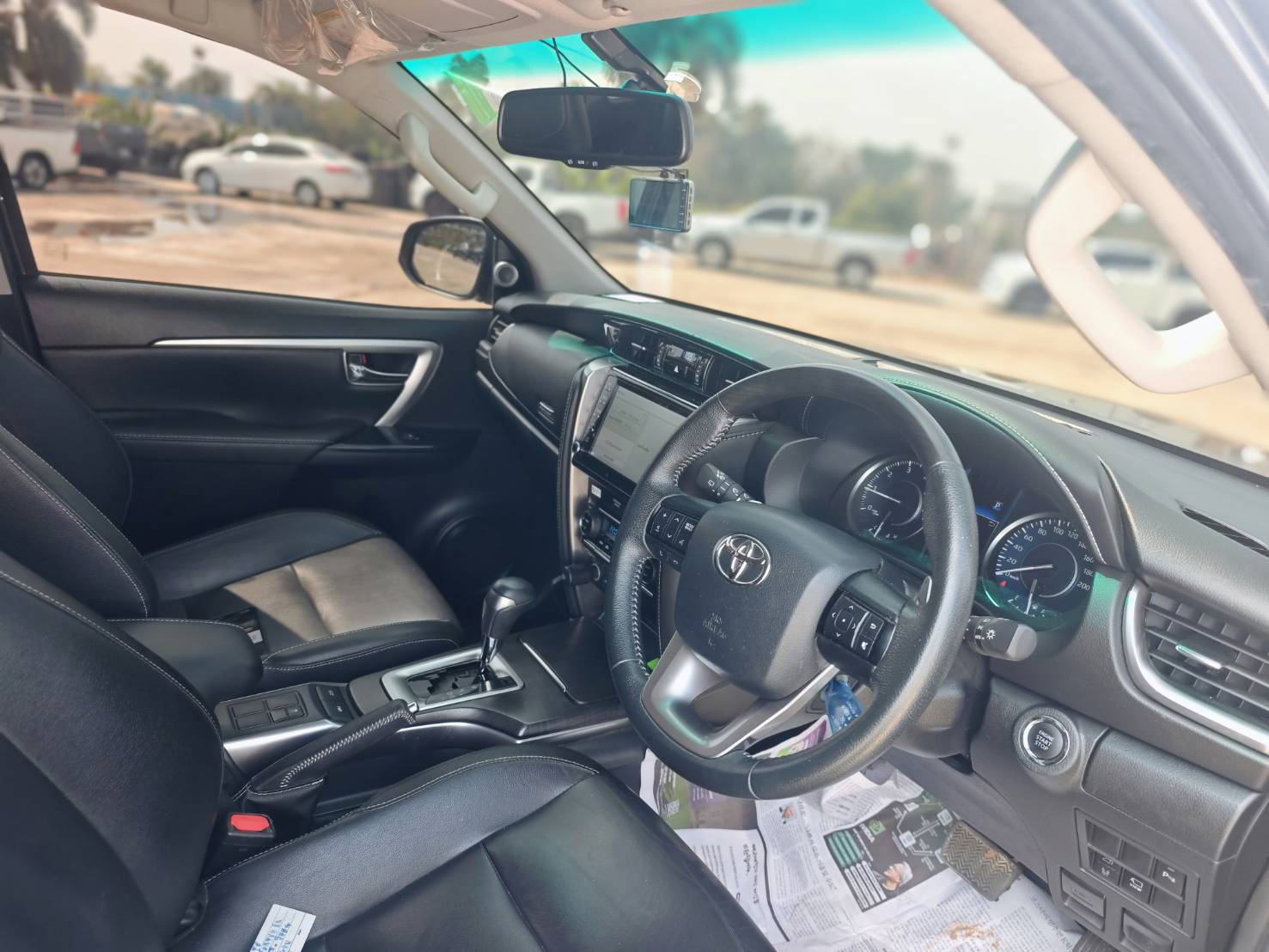 Toyota Fortuner 2.4 Leader V SUV AT 2023