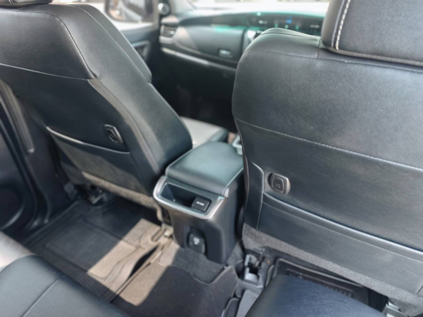 Toyota Fortuner 2.4 Leader V SUV AT 2023