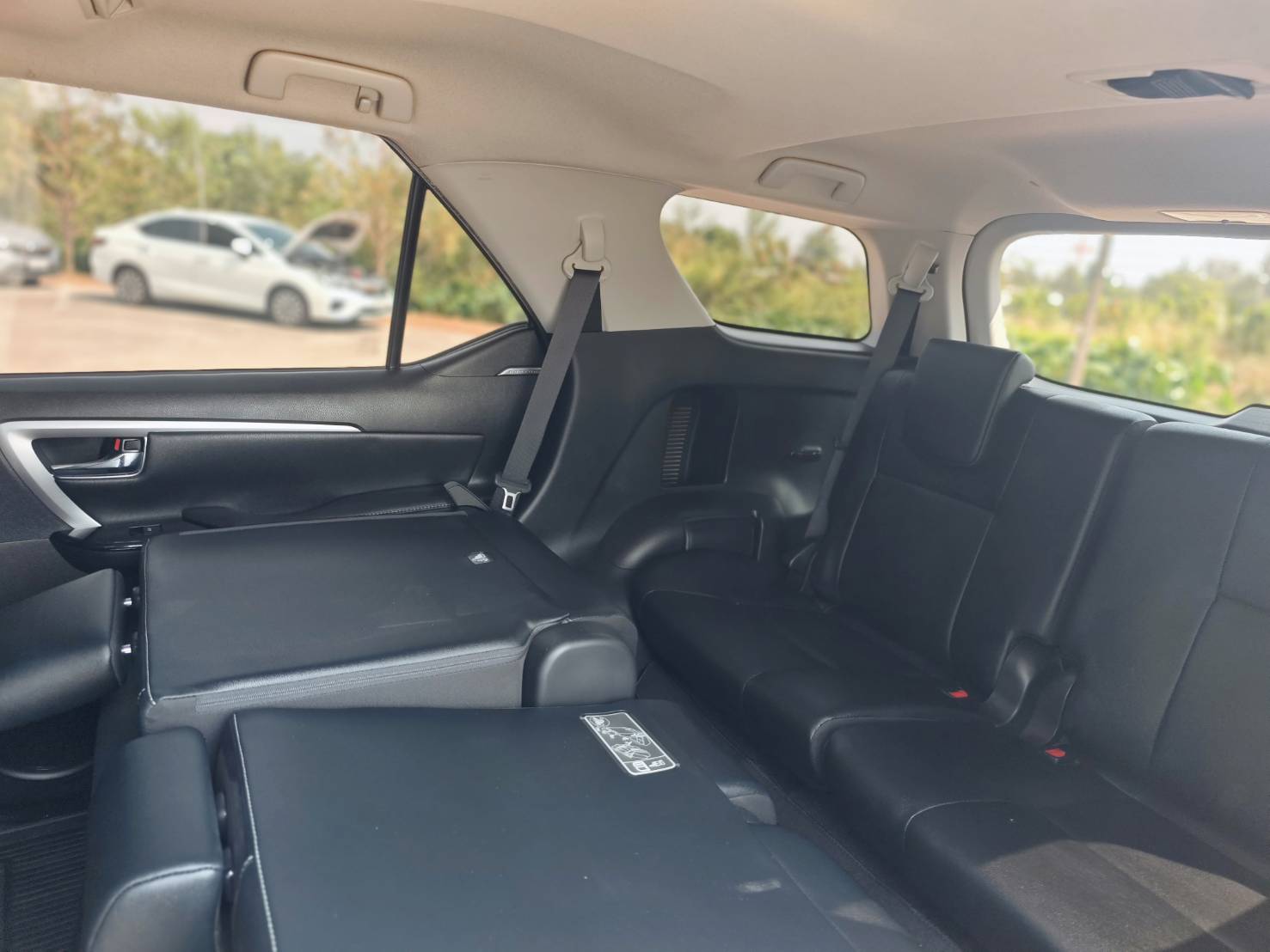 Toyota Fortuner 2.4 Leader V SUV AT 2023