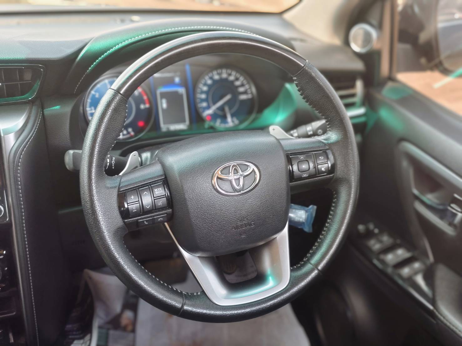 Toyota Fortuner 2.4 Leader V SUV AT 2023