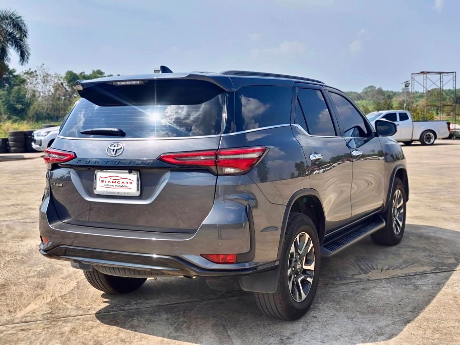 Toyota Fortuner 2.4 Leader V SUV AT 2023