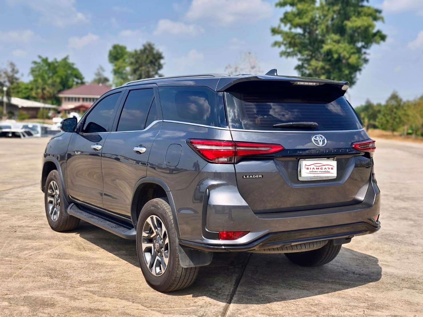 Toyota Fortuner 2.4 Leader V SUV AT 2023