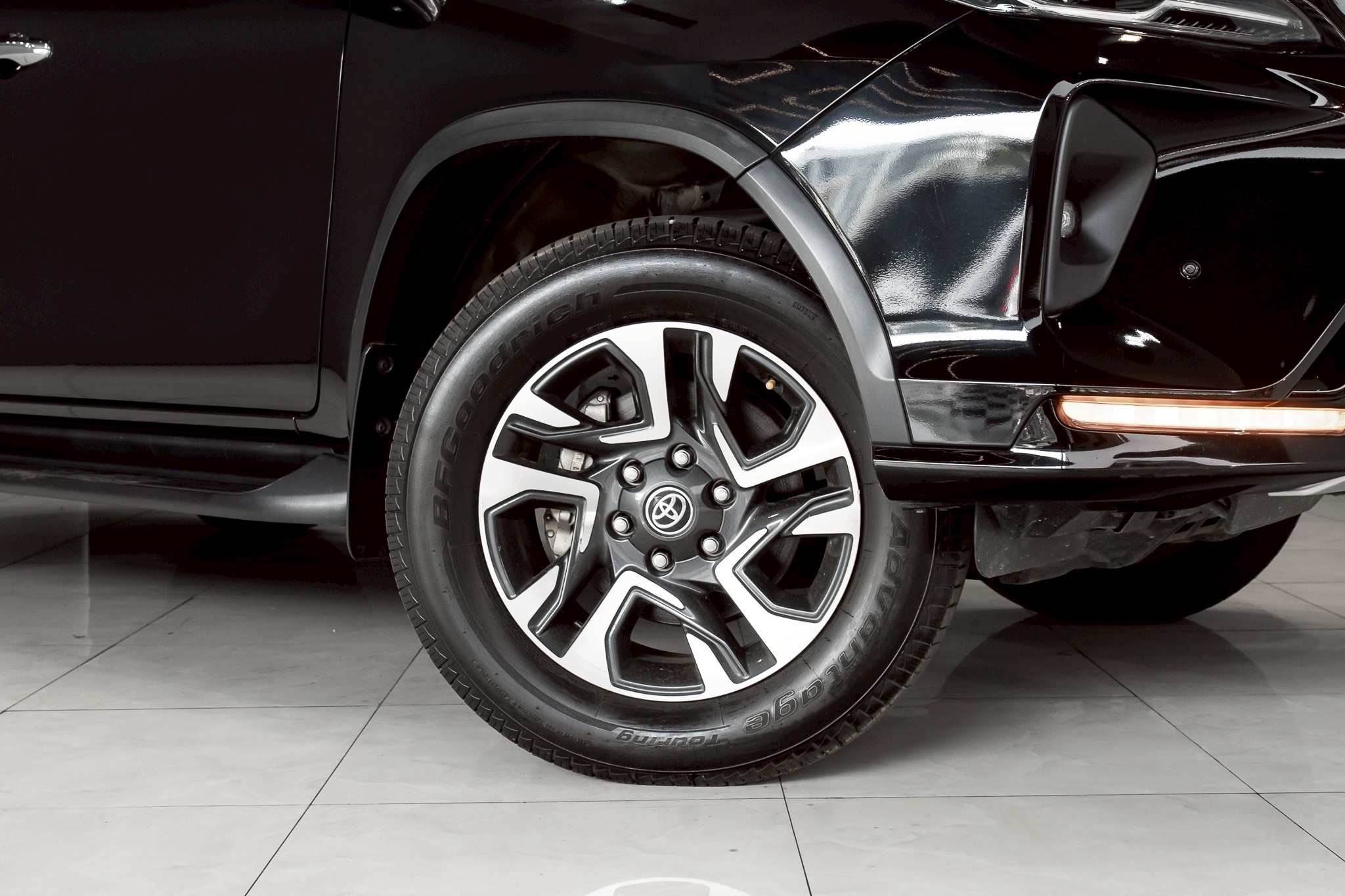 Toyota Fortuner 2.4 Leader V SUV AT 2022