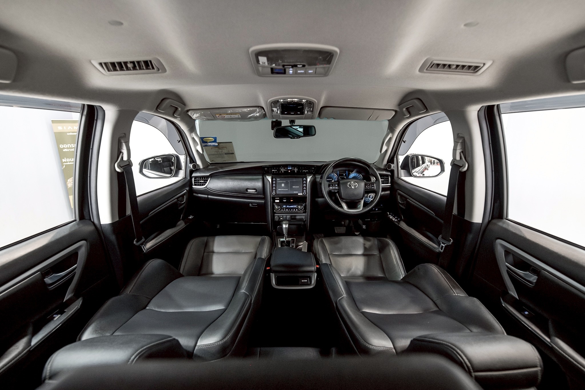 Toyota Fortuner 2.4 Leader V SUV AT 2022