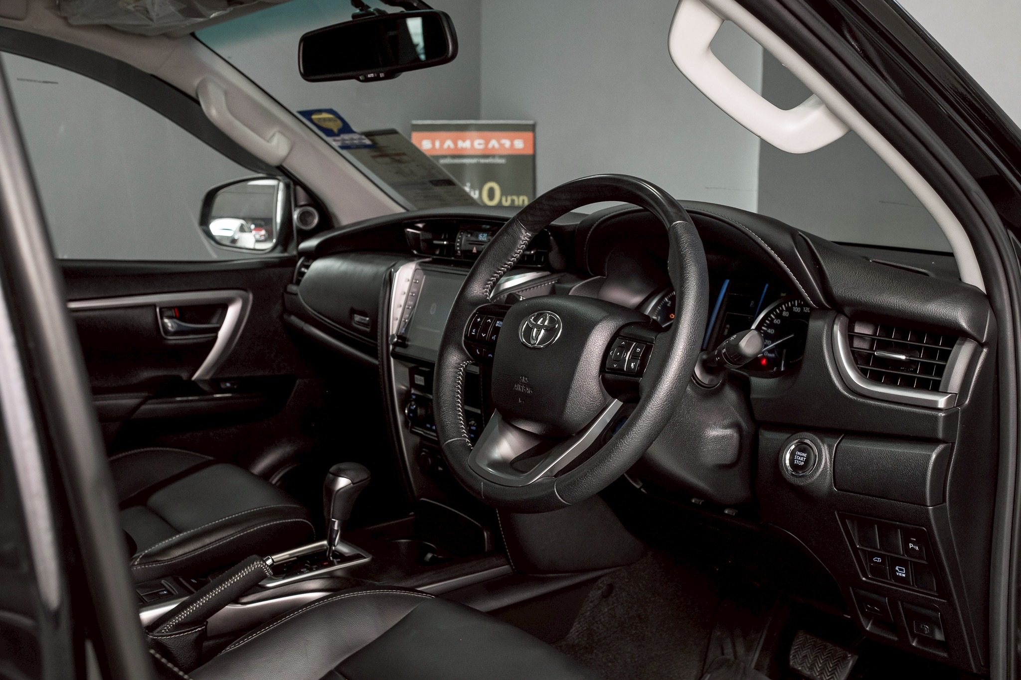 Toyota Fortuner 2.4 Leader V SUV AT 2022