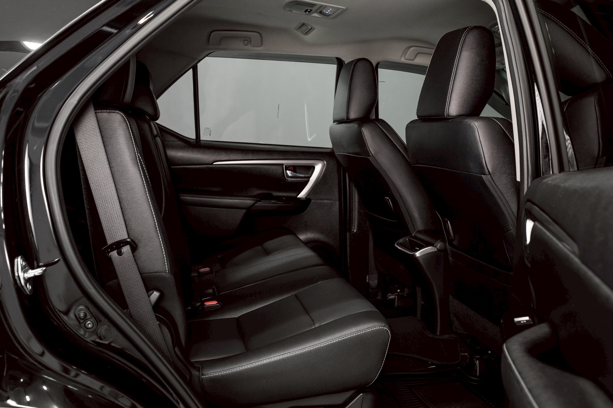 Toyota Fortuner 2.4 Leader V SUV AT 2022
