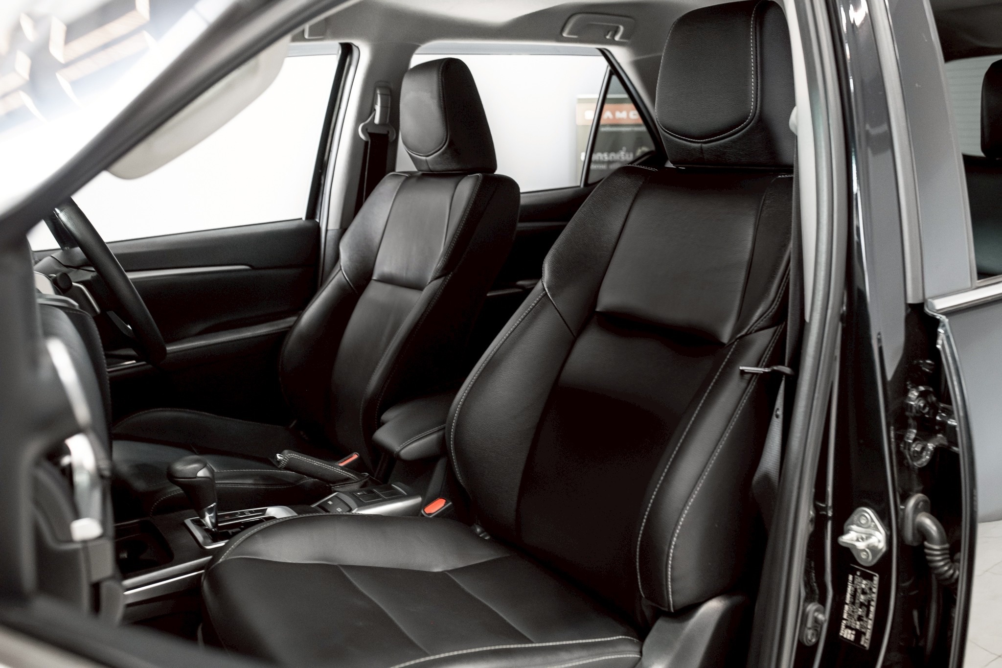 Toyota Fortuner 2.4 Leader V SUV AT 2022