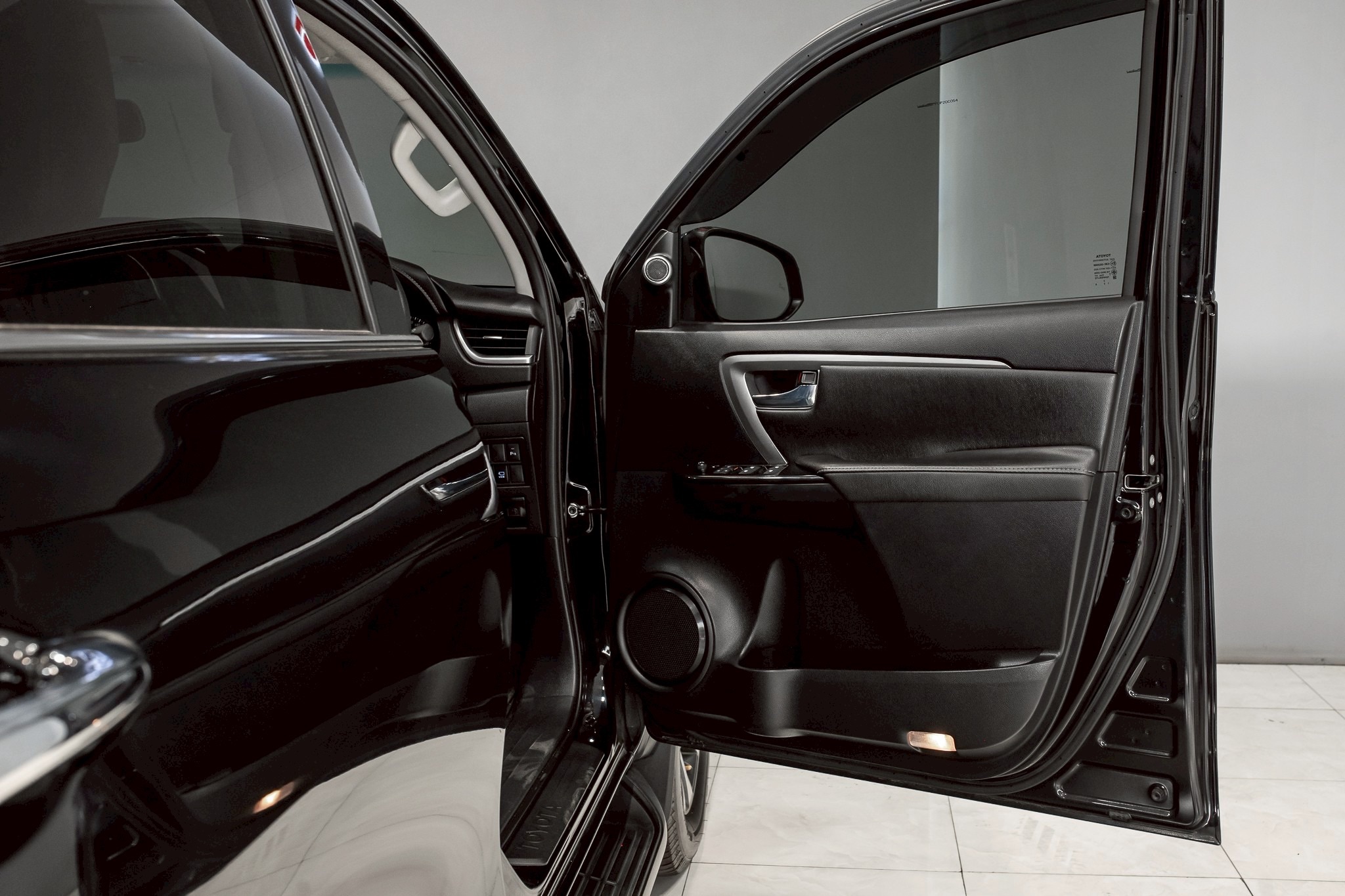 Toyota Fortuner 2.4 Leader V SUV AT 2022