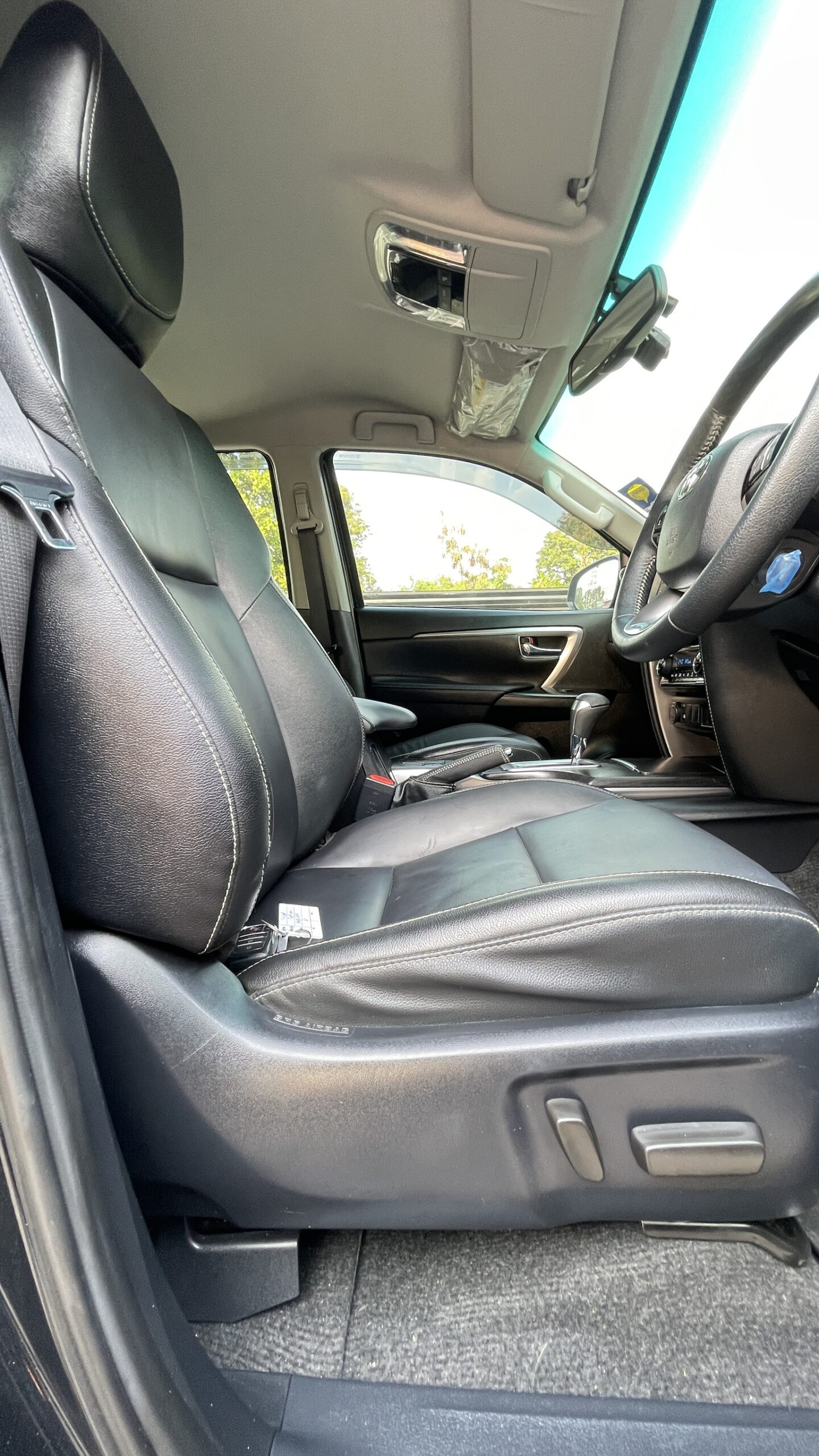 Toyota Fortuner 2.4 Leader V SUV AT 2022