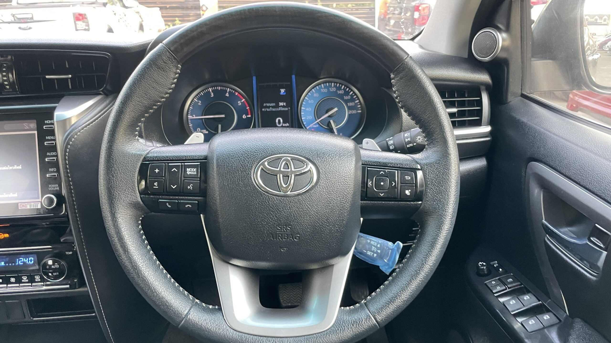 Toyota Fortuner 2.4 Leader V SUV AT 2022