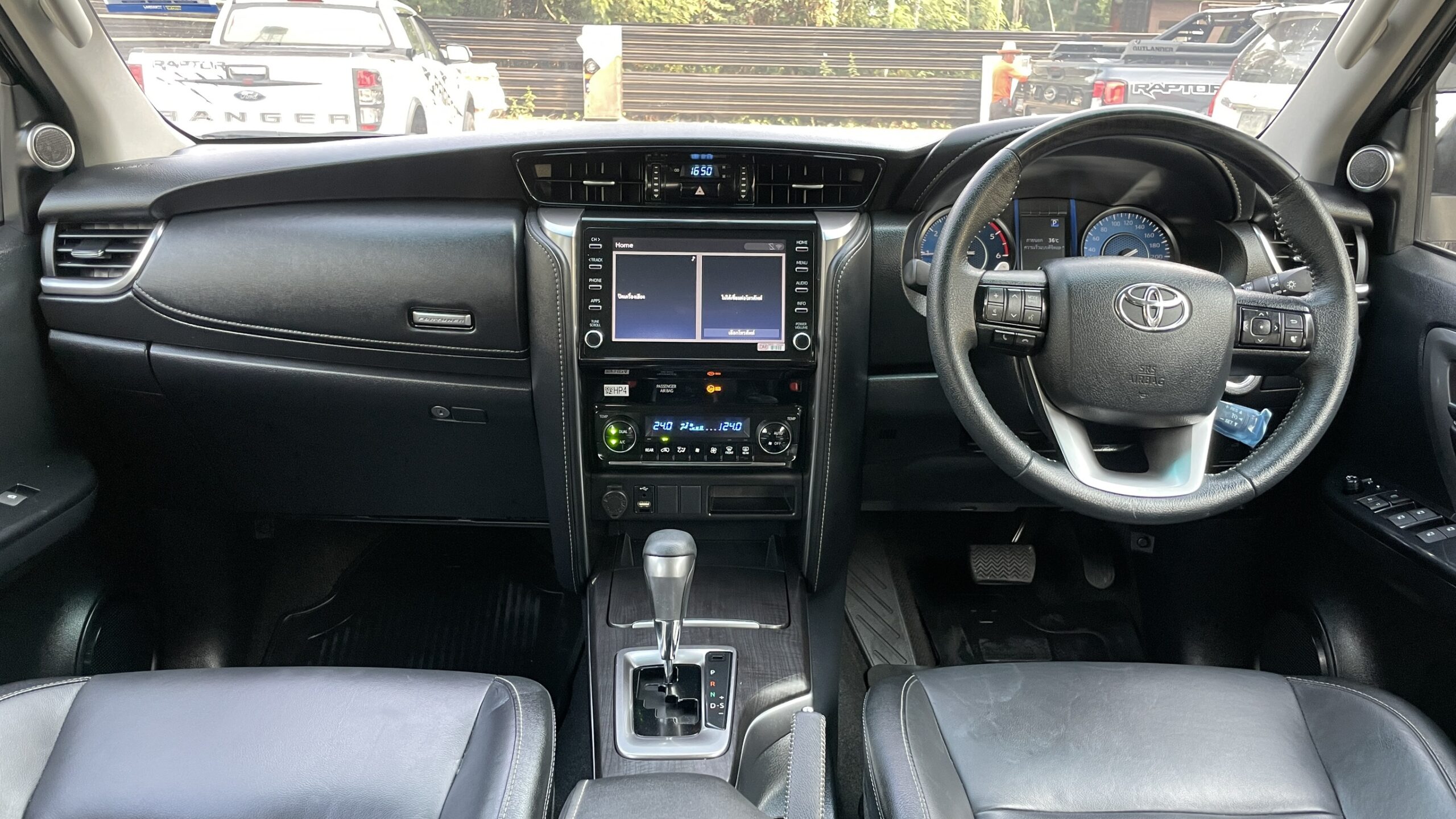 Toyota Fortuner 2.4 Leader V SUV AT 2022