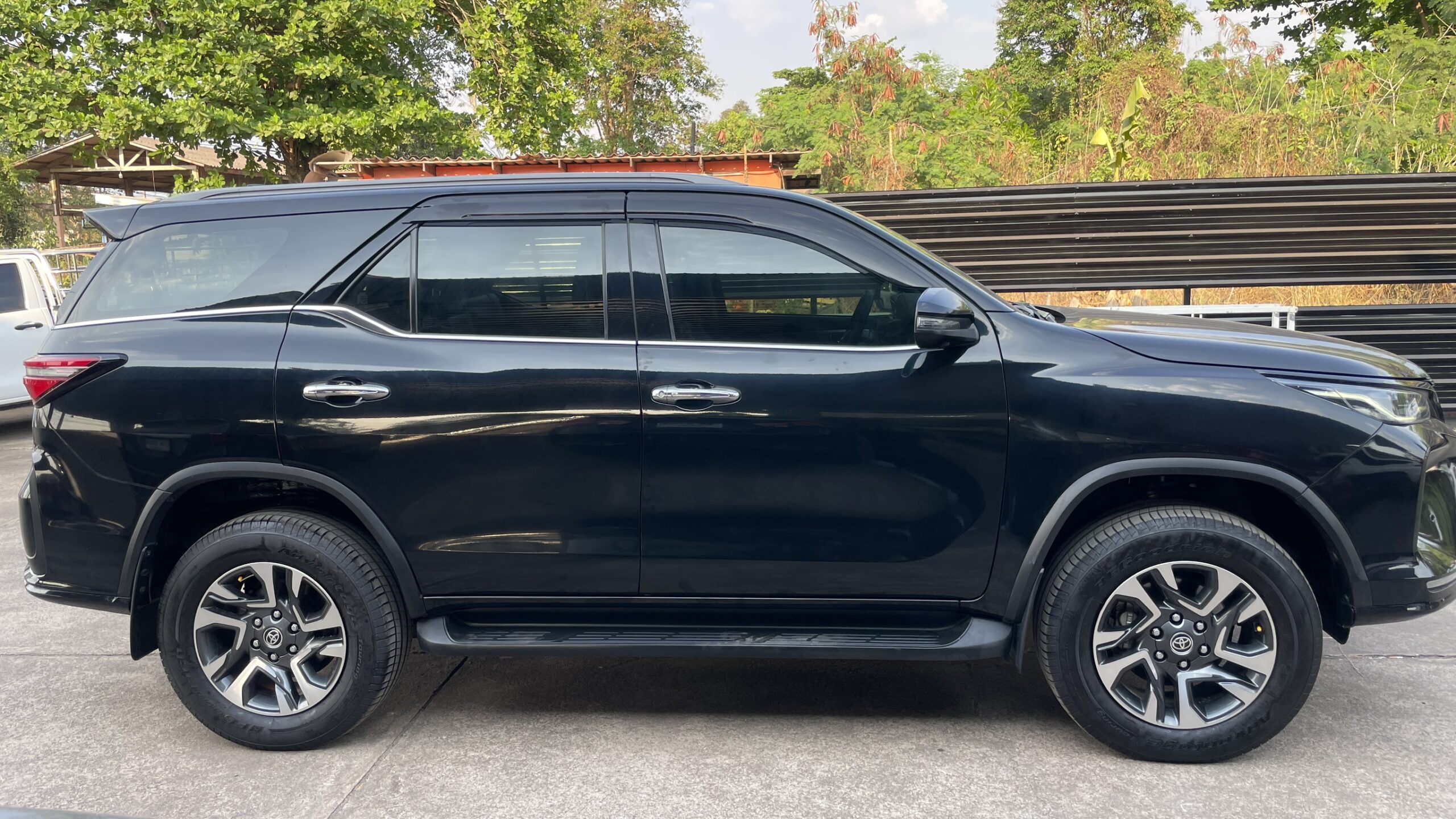 Toyota Fortuner 2.4 Leader V SUV AT 2022