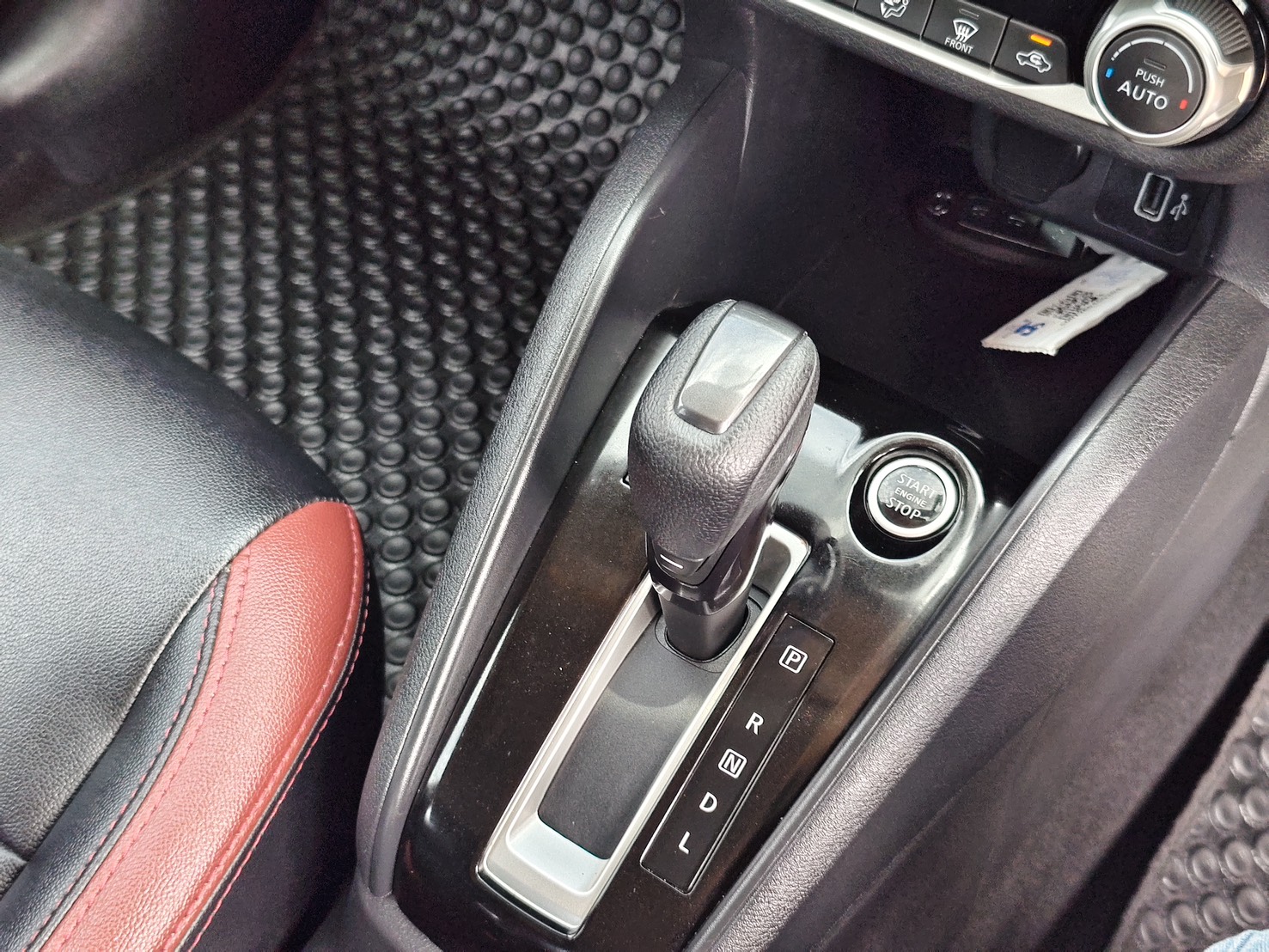 Nissan Almera Turbo 1.0 V Sportech AT 2021