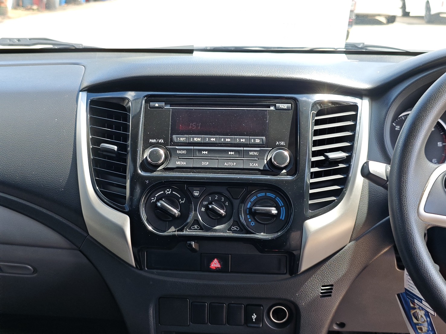 Mitsubishi Triton All New Mega Cab 2.5 GLX MT 2018