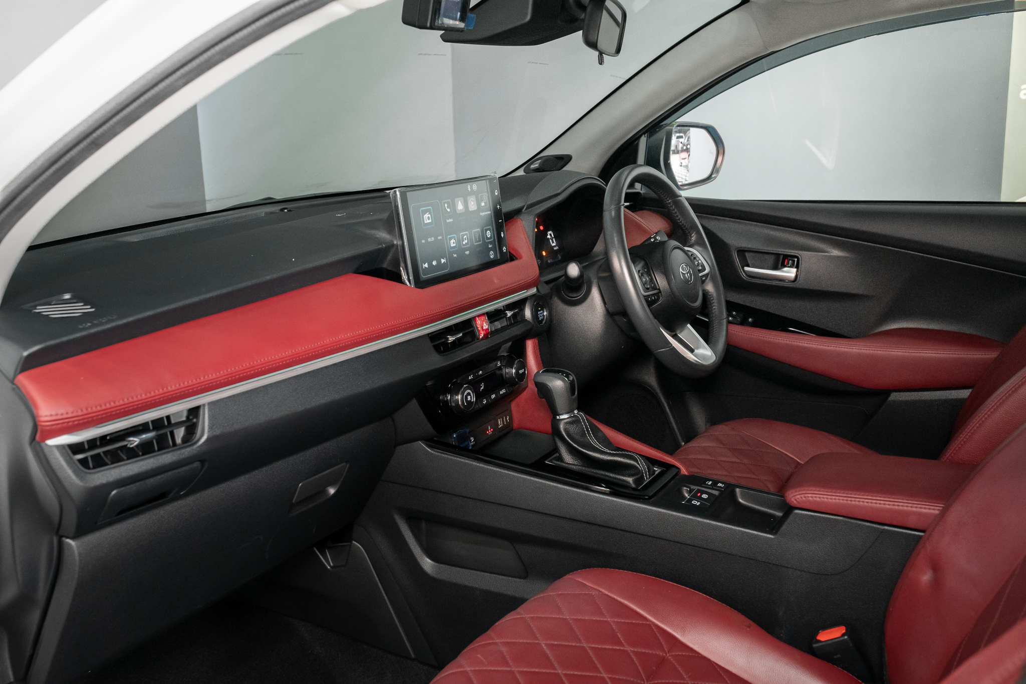 Toyota Yaris ATIV 1.2 Premium Luxury AT 2024