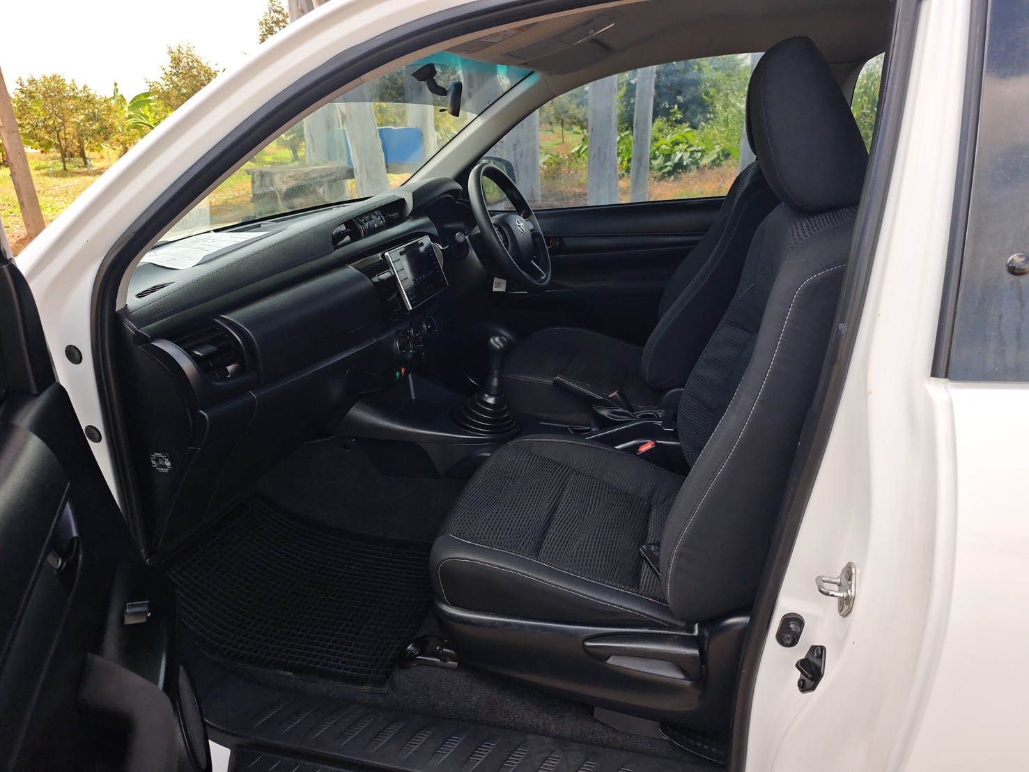 Toyota Hilux Revo Smart Cab 2.4 J Plus Z Edition MT 2020