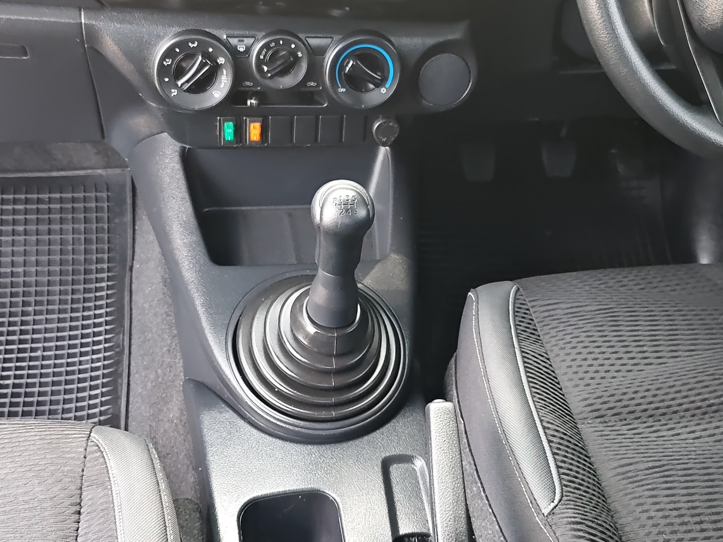 Toyota Hilux Revo Smart Cab 2.4 J Plus Z Edition MT 2020