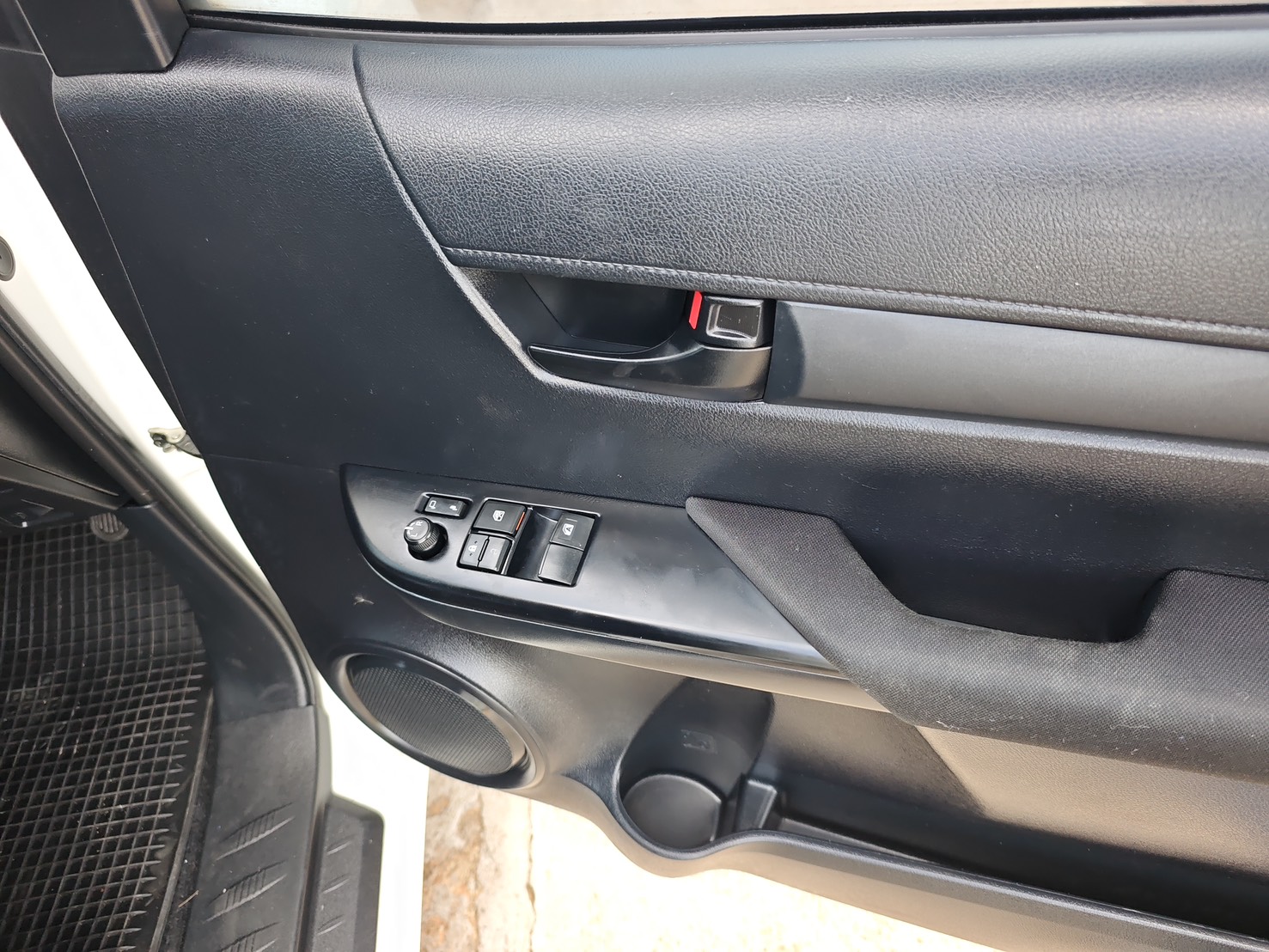 Toyota Hilux Revo Smart Cab 2.4 J Plus Z Edition MT 2020