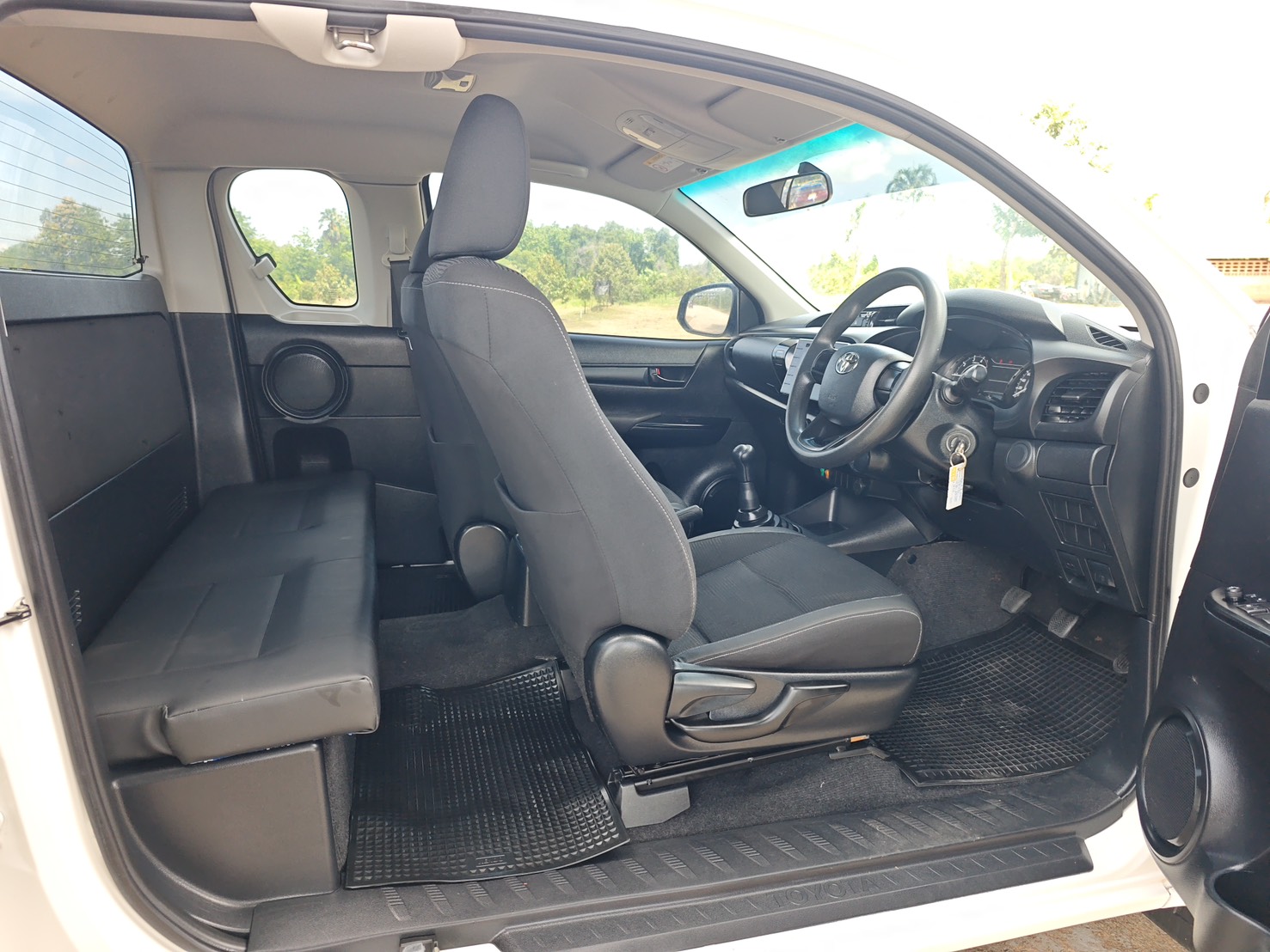 Toyota Hilux Revo Smart Cab 2.4 J Plus Z Edition MT 2020