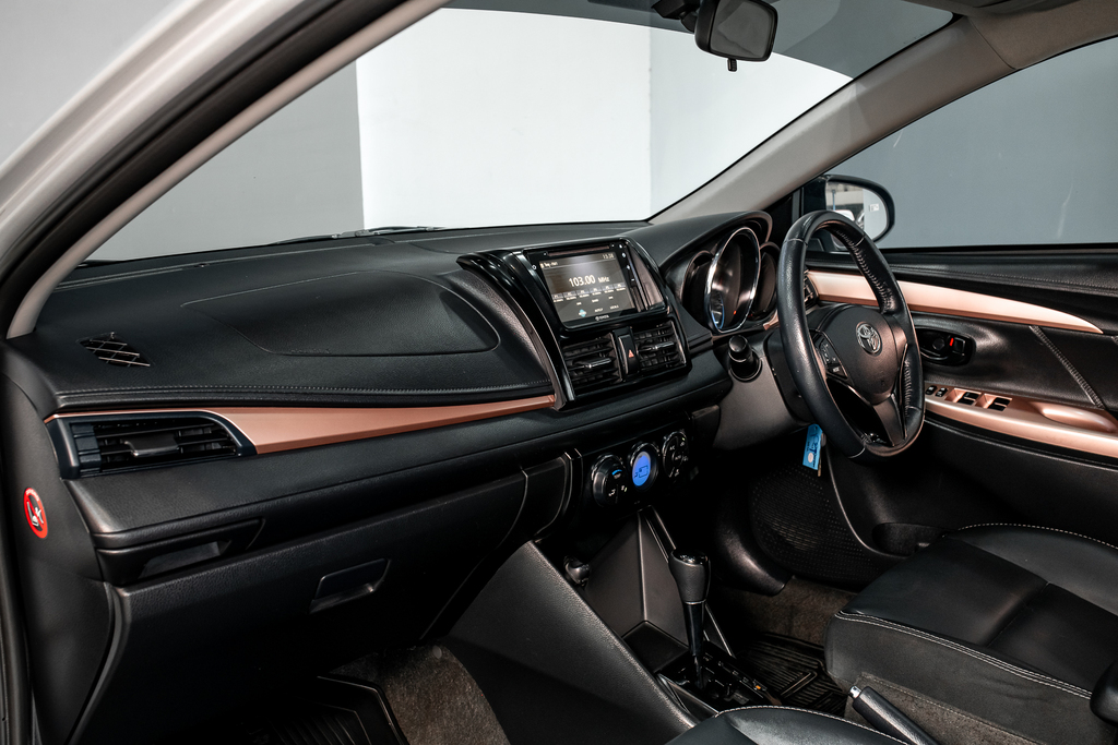 Toyota Vios 1.5 Mid Sedan AT ปี 2021
