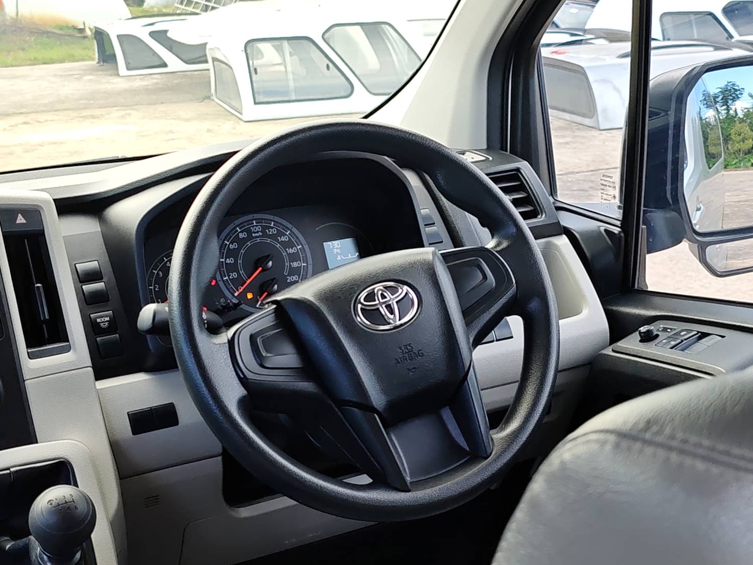 TOYOTA COMMUTER 2.8 Diesel MPV MT 2019