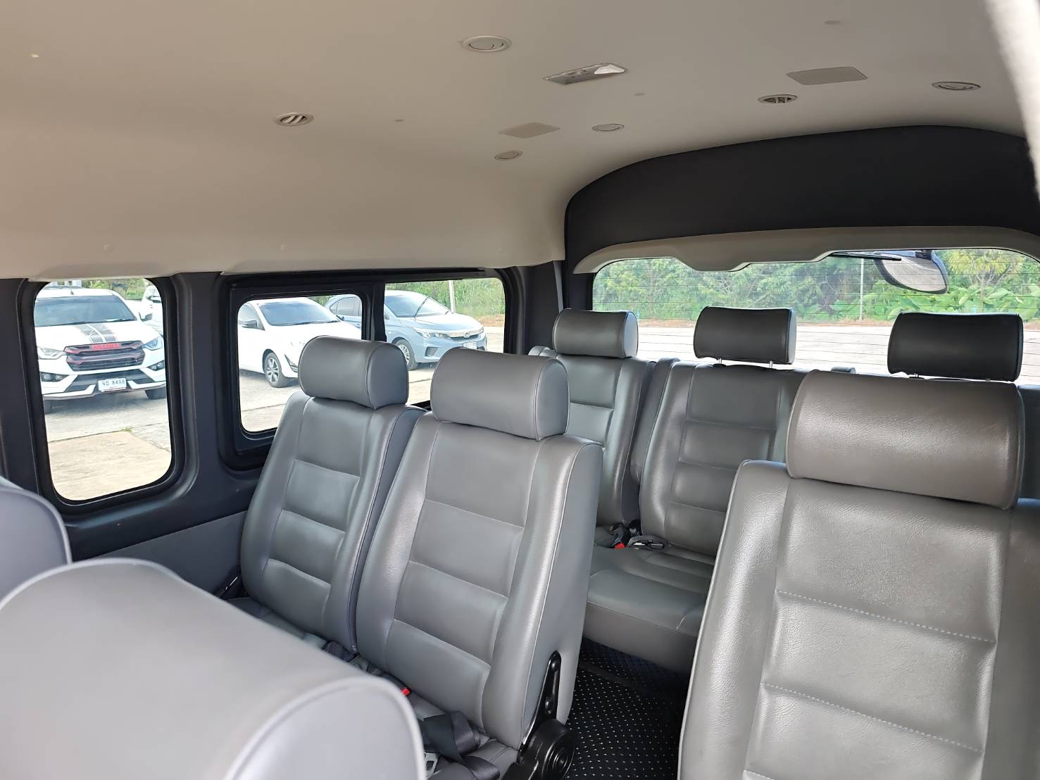 TOYOTA COMMUTER 2.8 Diesel MPV MT 2019