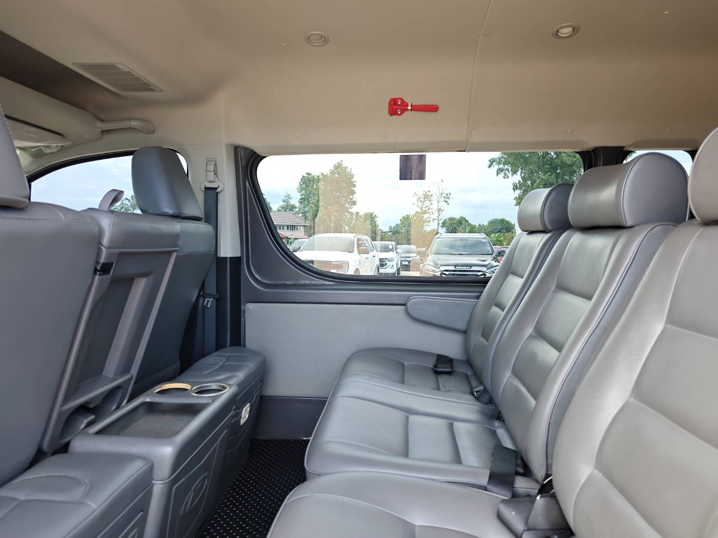 TOYOTA COMMUTER 2.8 Diesel MPV MT 2019