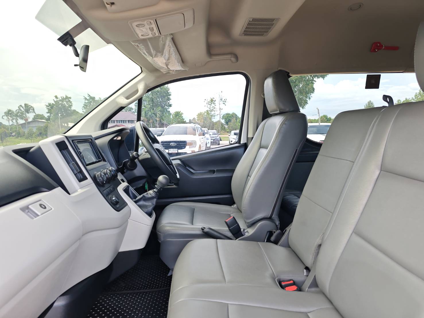 TOYOTA COMMUTER 2.8 Diesel MPV MT 2019
