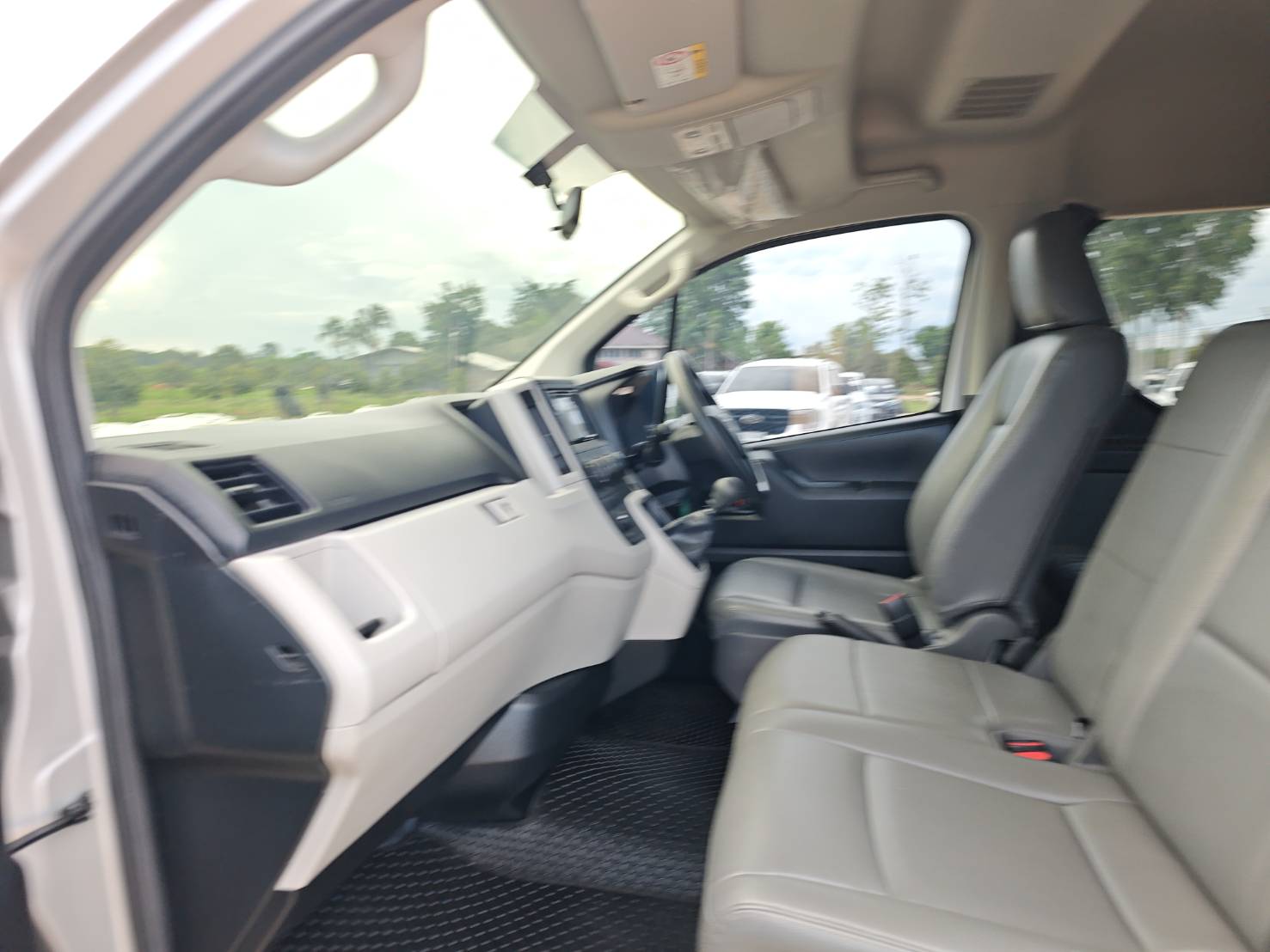 TOYOTA COMMUTER 2.8 Diesel MPV MT 2019