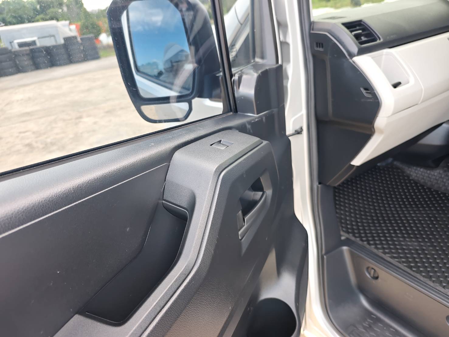 TOYOTA COMMUTER 2.8 Diesel MPV MT 2019