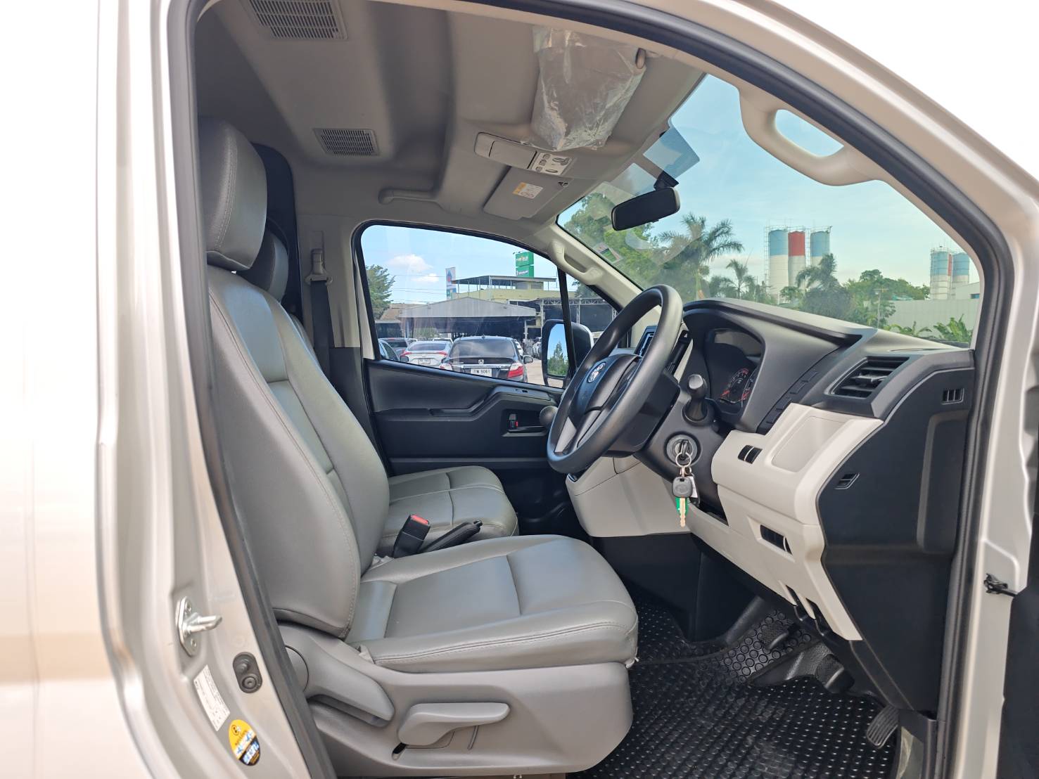 TOYOTA COMMUTER 2.8 Diesel MPV MT 2019