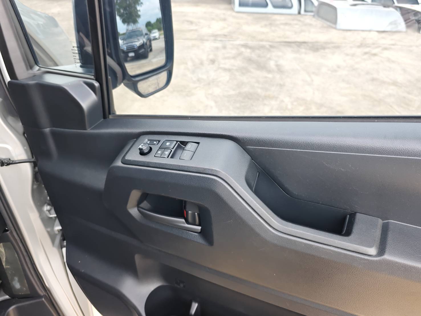 TOYOTA COMMUTER 2.8 Diesel MPV MT 2019