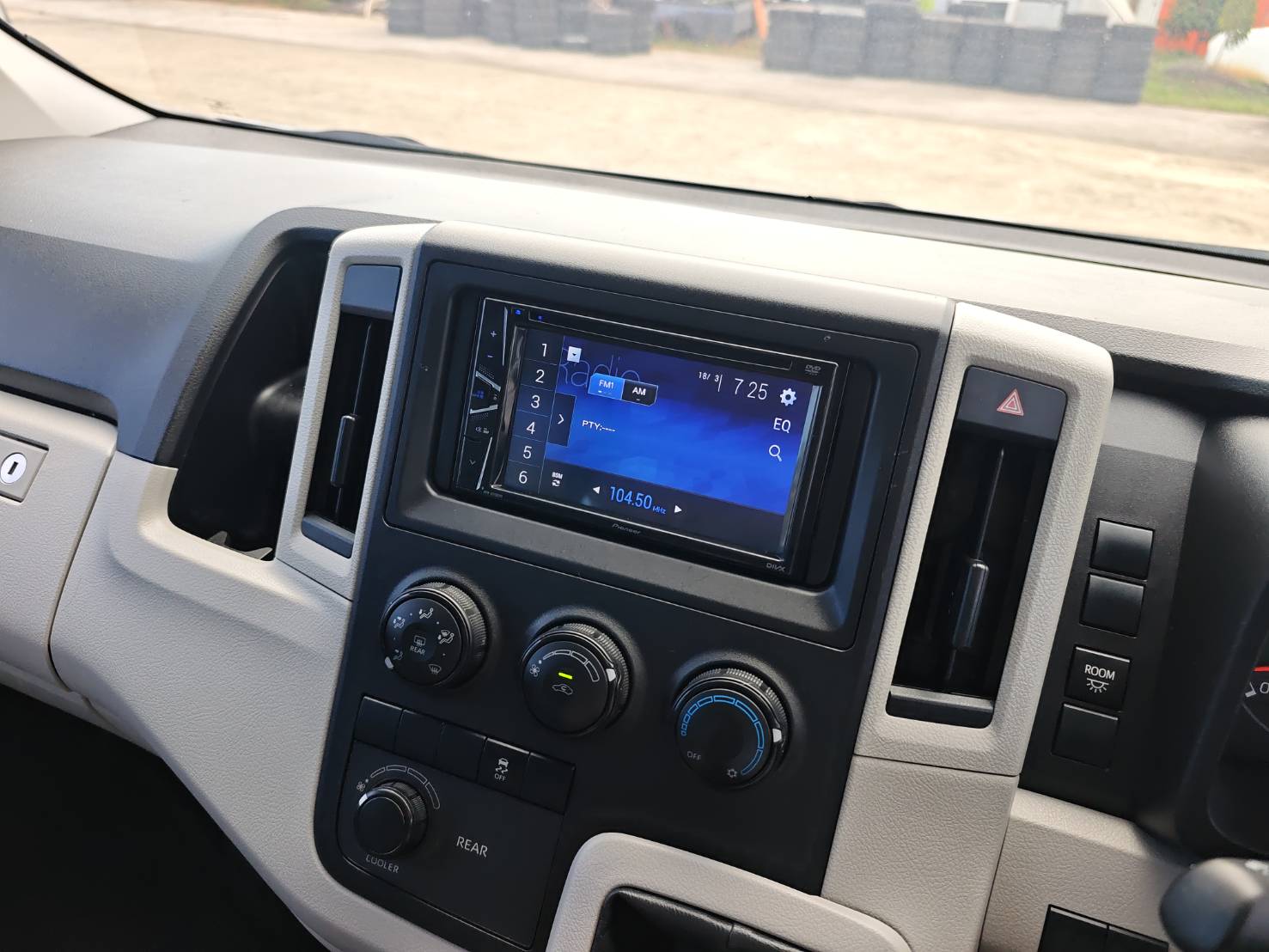 TOYOTA COMMUTER 2.8 Diesel MPV MT 2019