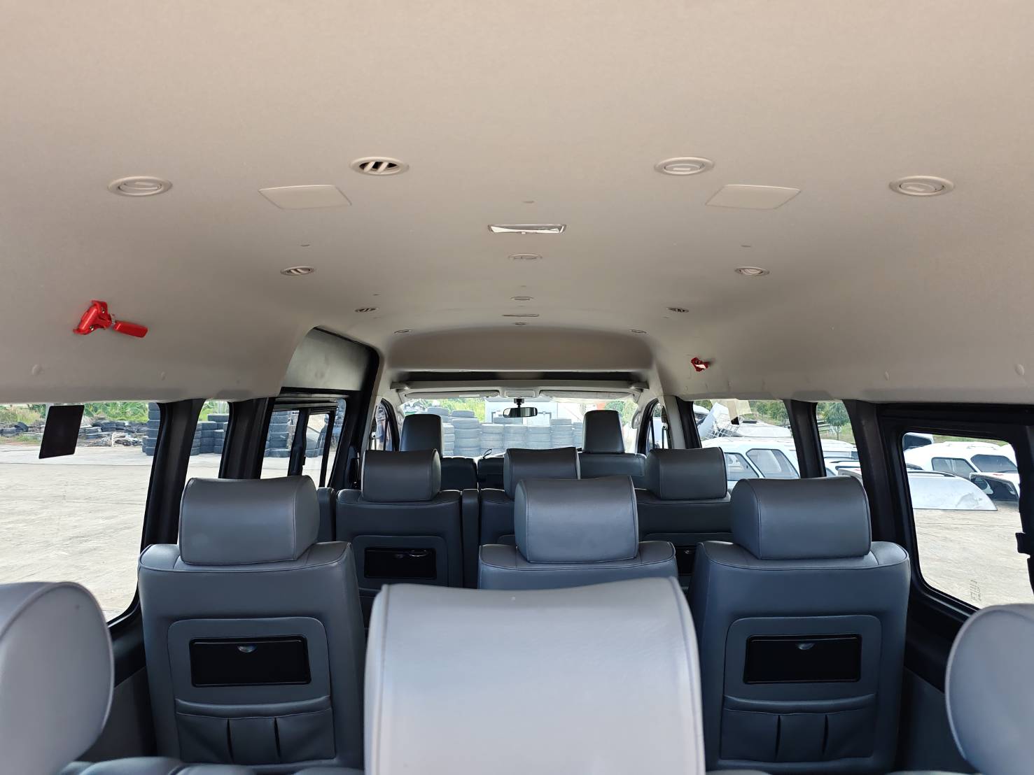 TOYOTA COMMUTER 2.8 Diesel MPV MT 2019