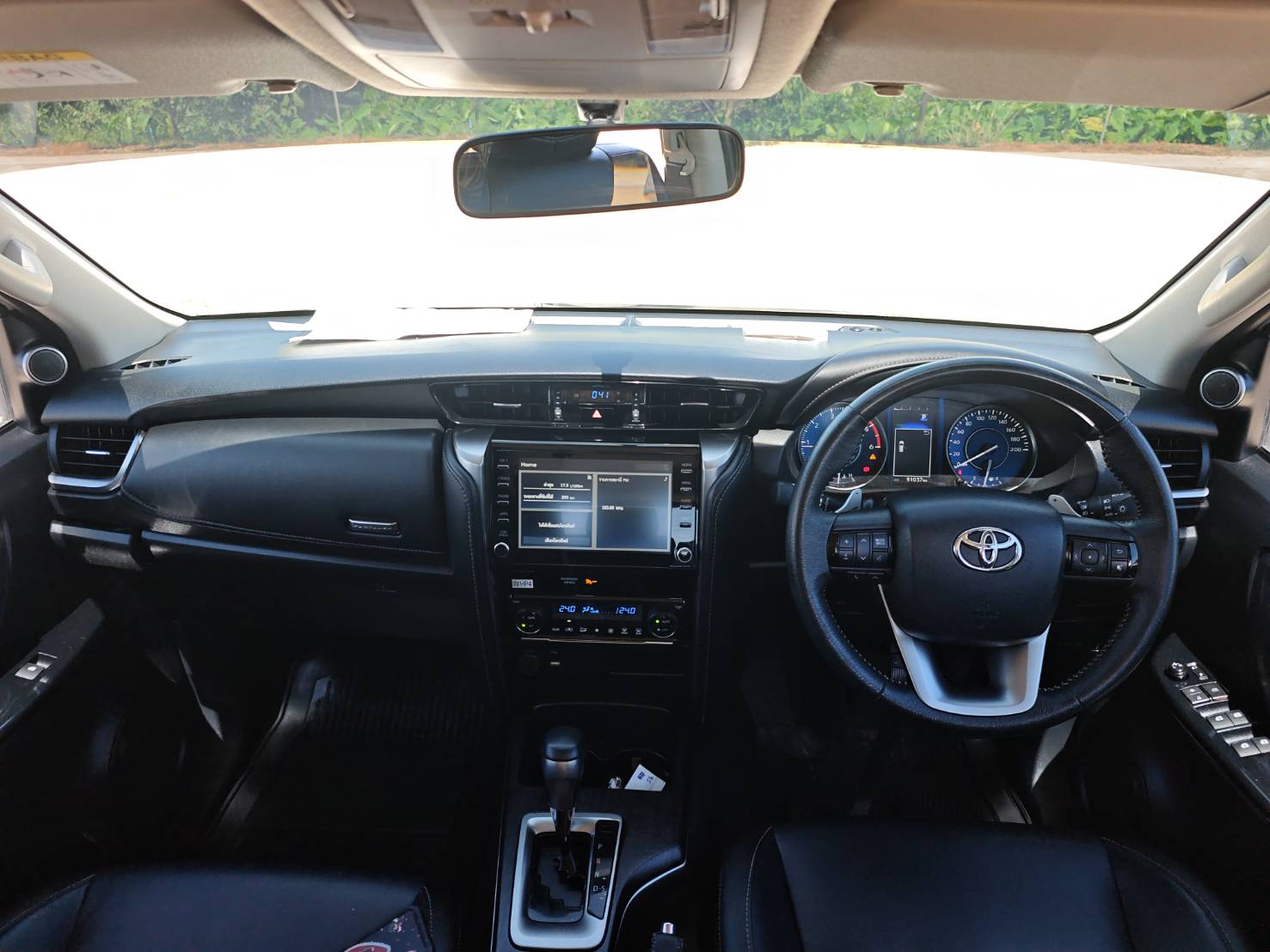 Toyota Fortuner 2.4 Leader G SUV AT 2023