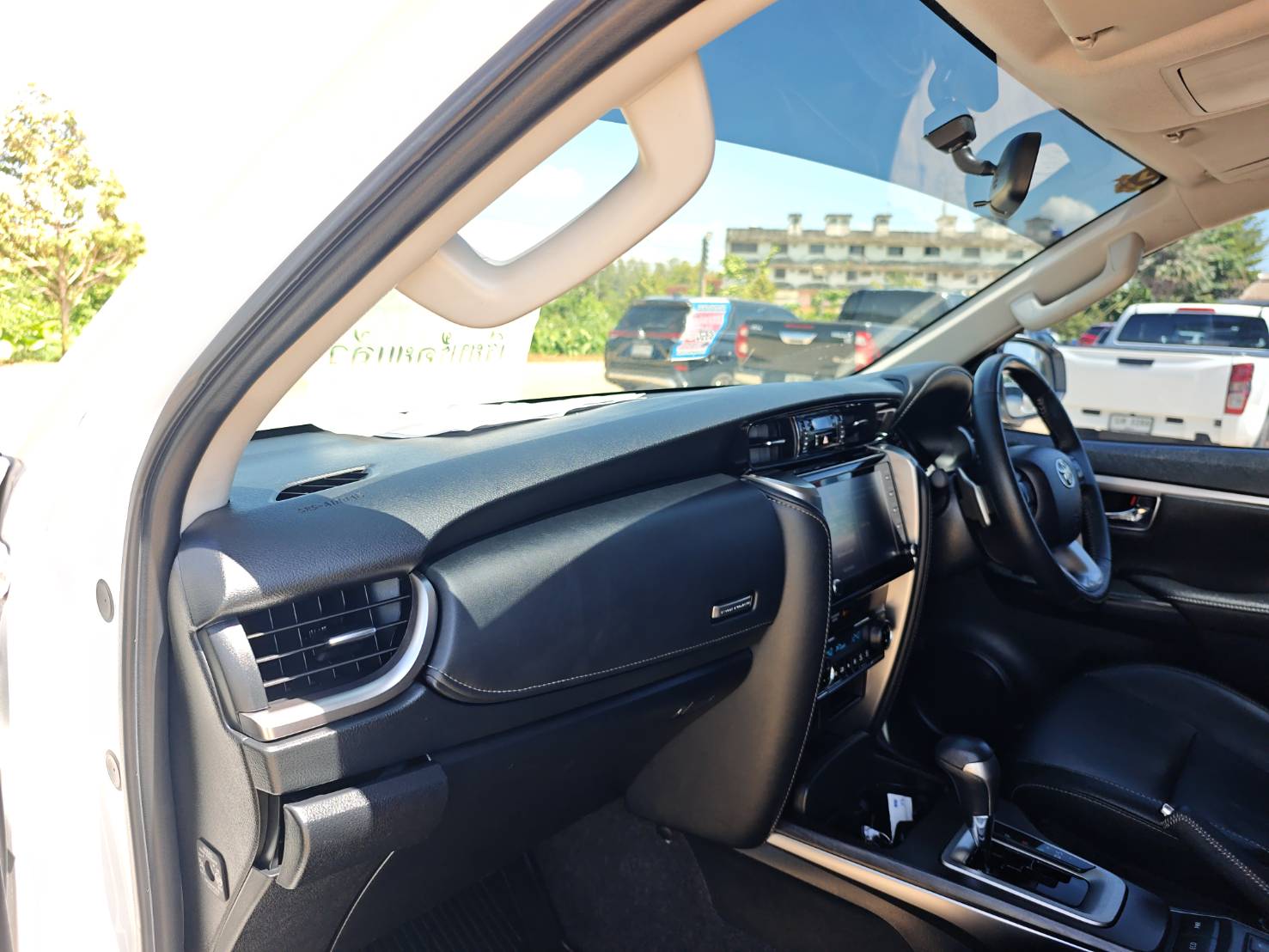 Toyota Fortuner 2.4 Leader G SUV AT 2023