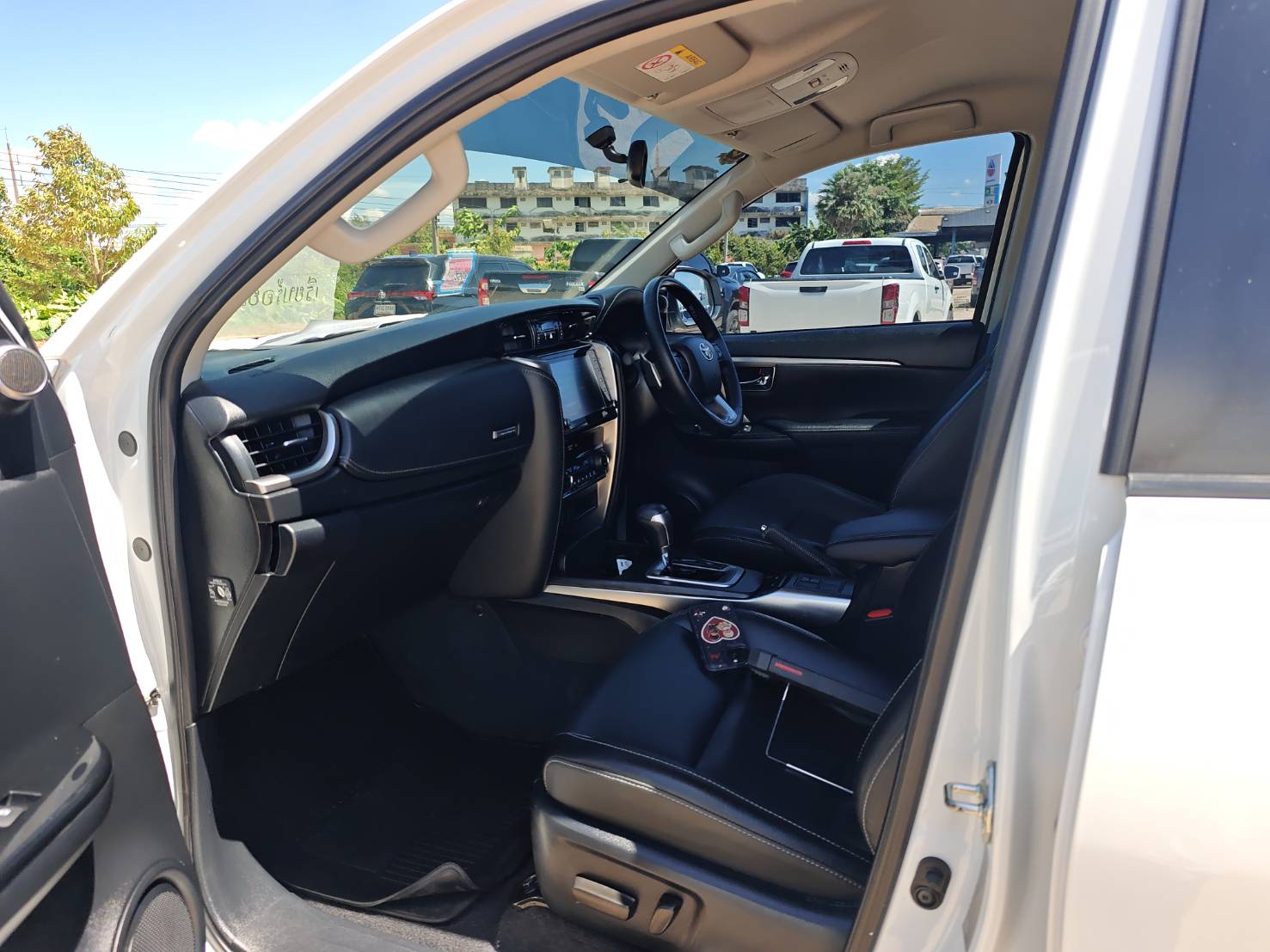 Toyota Fortuner 2.4 Leader G SUV AT 2023
