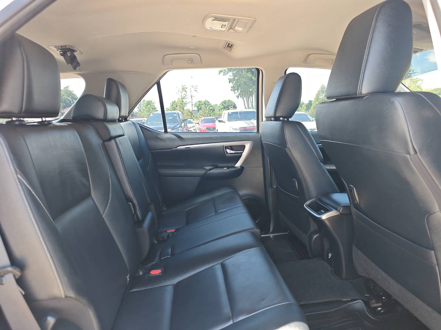 Toyota Fortuner 2.4 Leader G SUV AT 2023