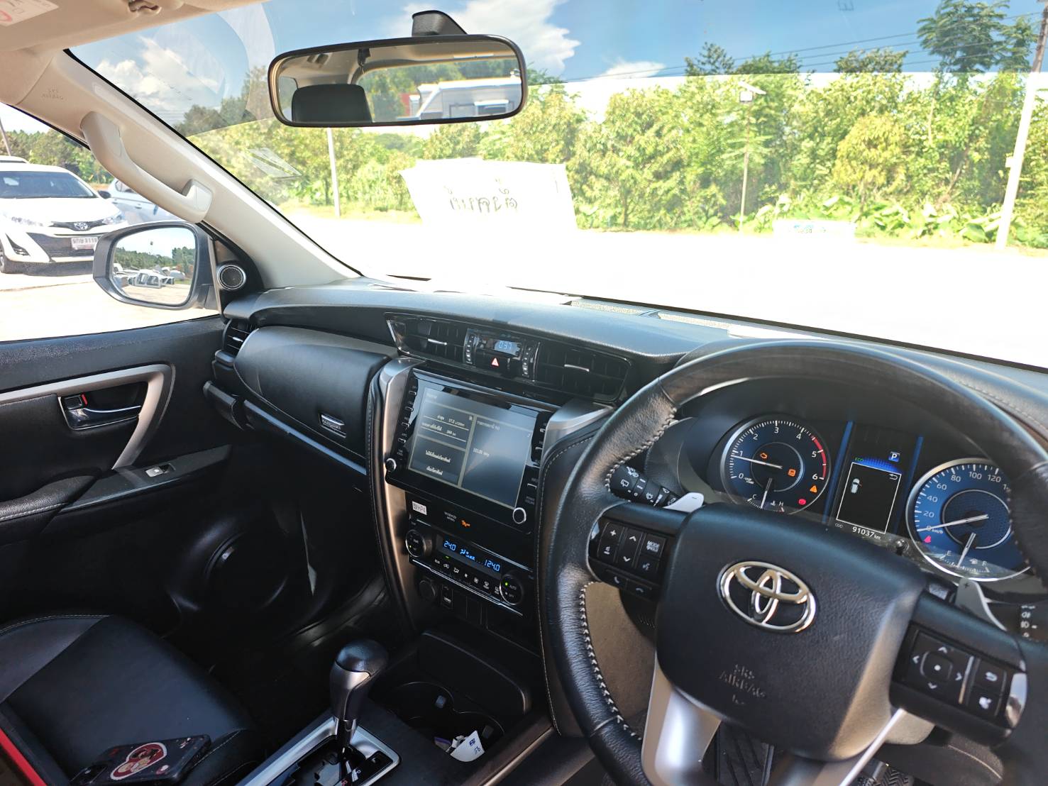 Toyota Fortuner 2.4 Leader G SUV AT 2023