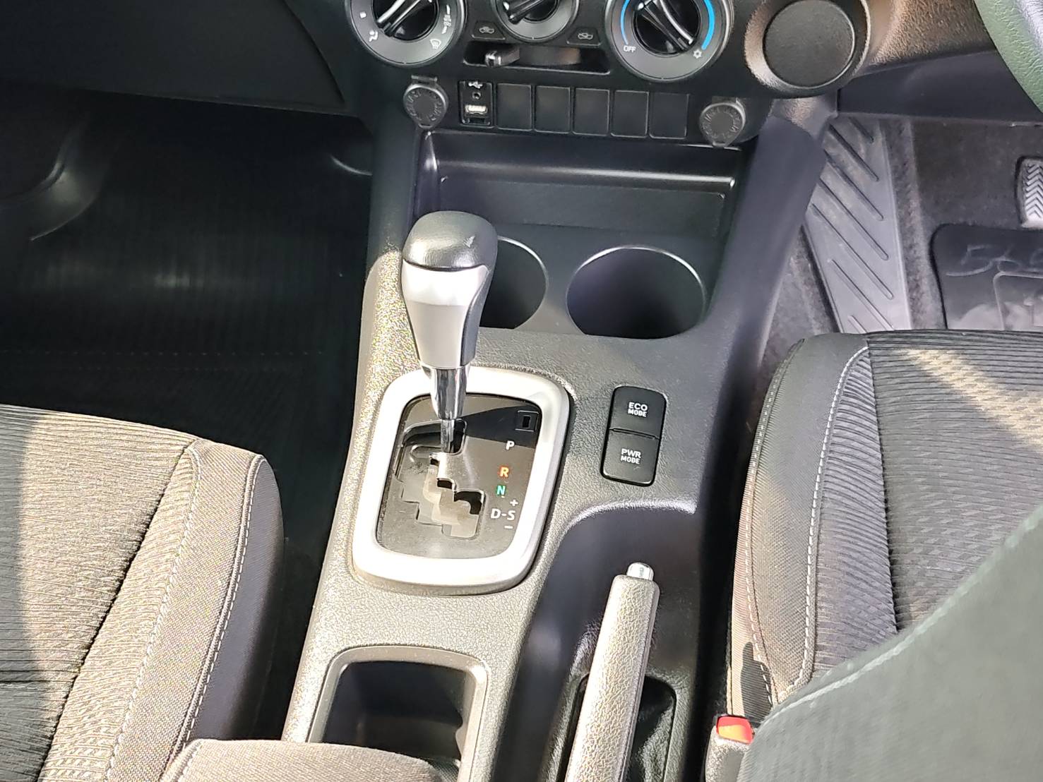 Toyota Hilux Revo Smart Cab 2.4 E Plus Prerunner AT 2019