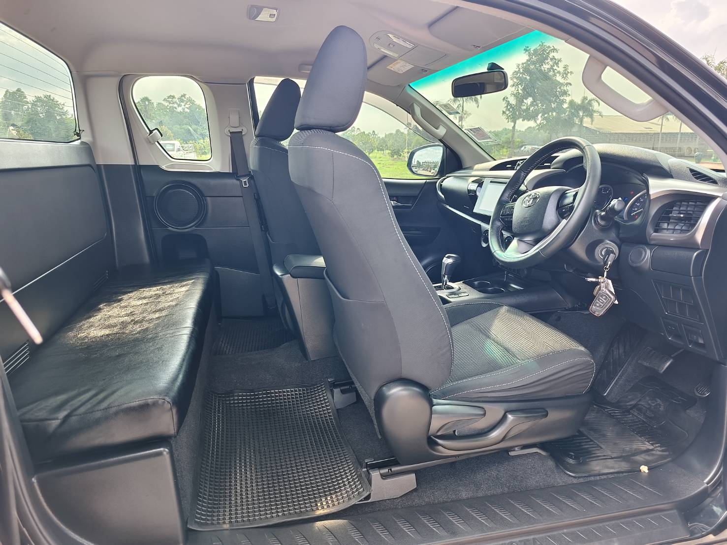 Toyota Hilux Revo Smart Cab 2.4 E Plus Prerunner AT 2019