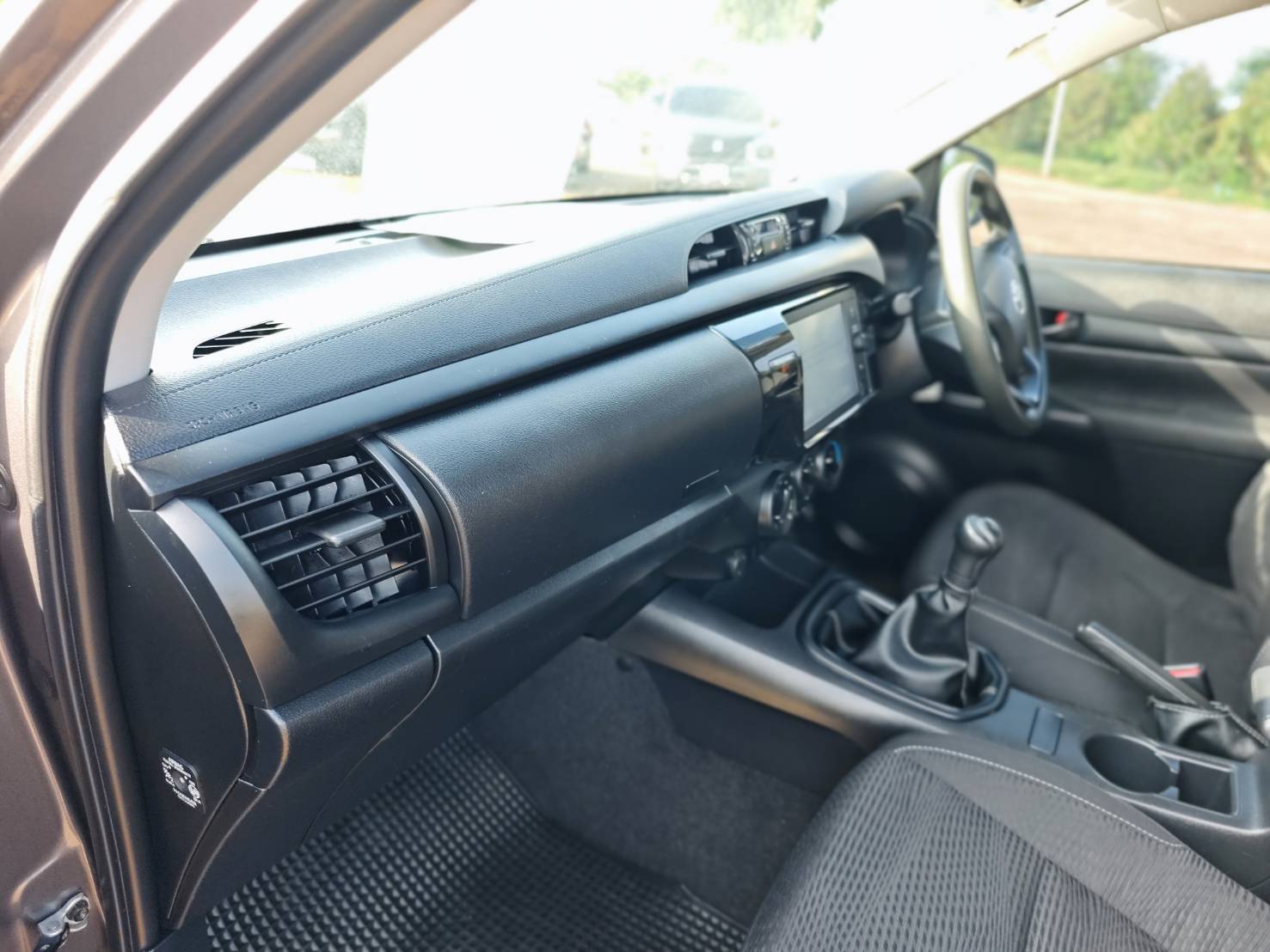 Toyota Hilux Revo Smart Cab 2.4 Entry Z Edition MT 2021