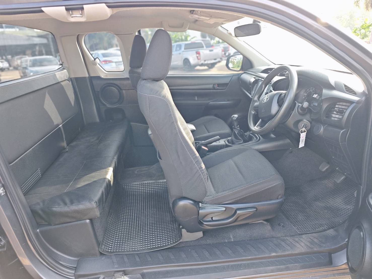 Toyota Hilux Revo Smart Cab 2.4 Entry Z Edition MT 2021
