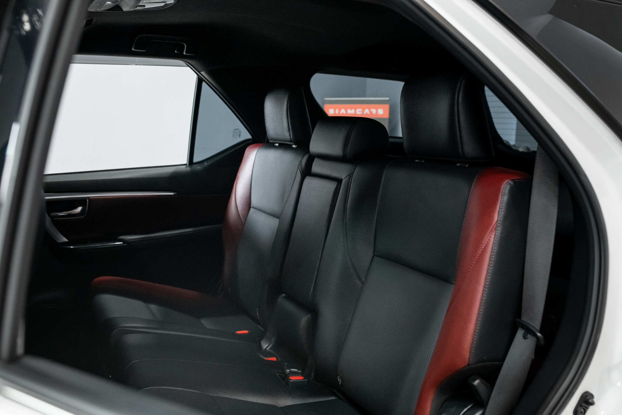 Toyota Fortuner 2.4 Legender SUV AT 2022
