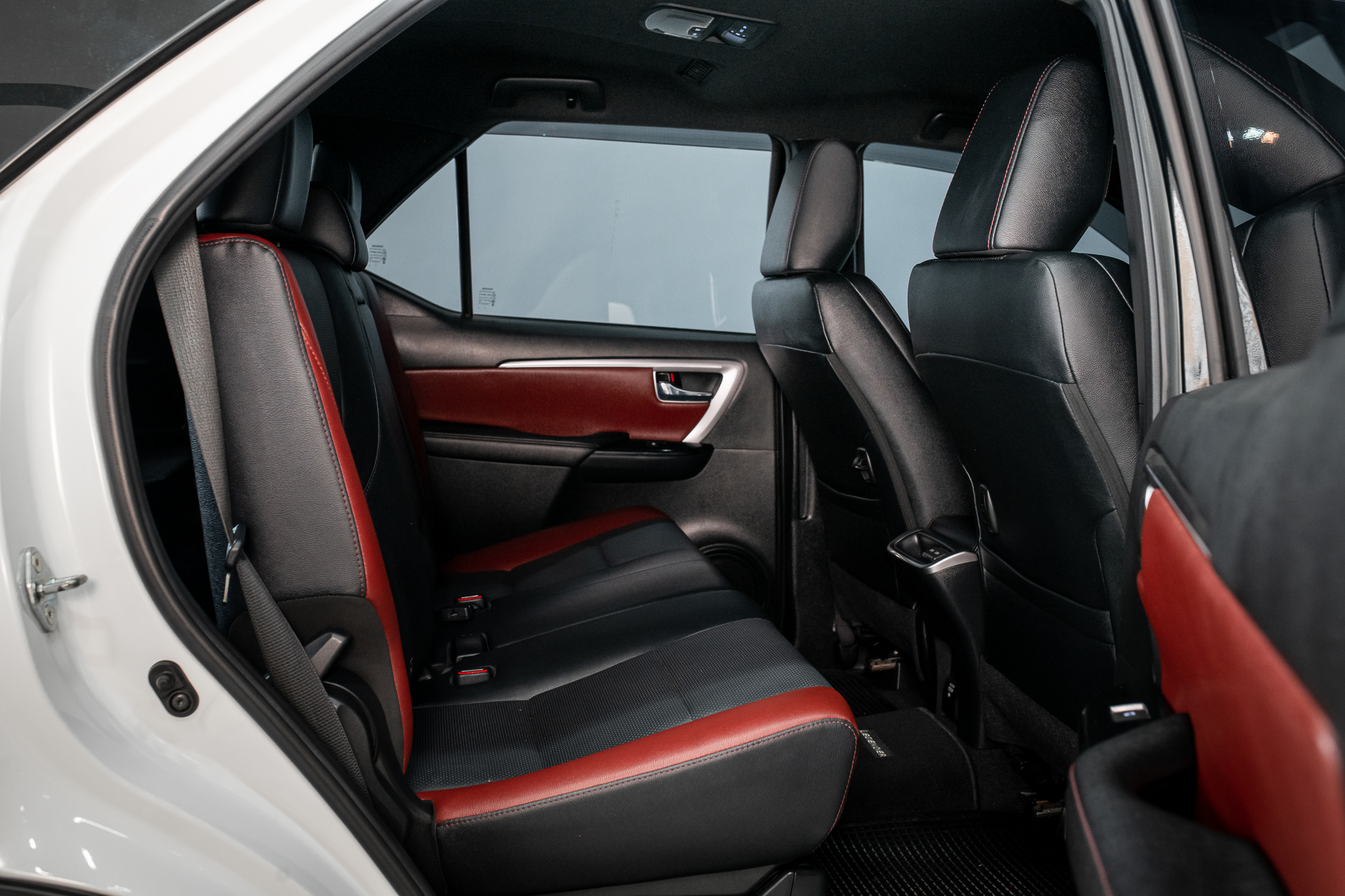Toyota Fortuner 2.4 Legender SUV AT 2022