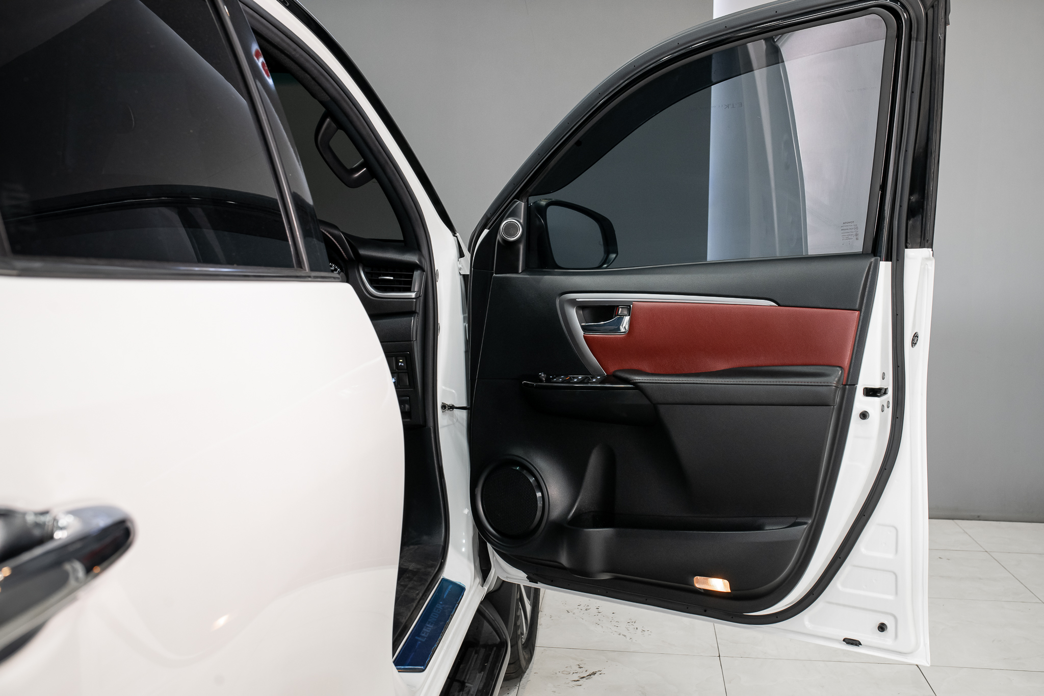 Toyota Fortuner 2.4 Legender SUV AT 2022